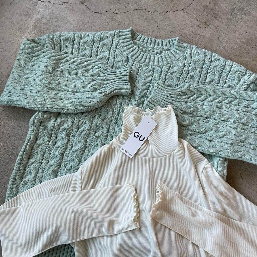イタフラ（ナチュラル服のイタフラ）さんのインスタグラム写真 - (イタフラ（ナチュラル服のイタフラ）Instagram)「@italietofrance_official ☜サブ垢。 （モデル募集中）  ジーユー神アイテムと ミントのニットを合わせてみました🍂  ミントのニットは韓国ファッション好きには たまらないルーズ感で なかなかないミントのカラーも可愛い◎  シンプルなボトムと合わせるだけで 可愛いコーデが完成します。 よろしくお願いします💨  @italietofrance  ✔︎オータムセール開催中  ミントのニット☞イタフラ デニムパンツ☞イタフラ プリーツパンツ☞しまむら ストレートパンツ☞grl バッグと靴☞ジーユー  #GU#gu購入品 #GUコーデ#gu_for_all #ジーユー#ジーユーコーデ #ジーユー購入品 #UNIQLO#ユニクロ#しまパト #しまむら#しまむら購入品 #しまむらパトロール #しまむらコーデ#zara #ザラ#wego#honeys#grl#grl購入品 #grlコーデ #グレイル #グレイル購入品 #グレイルコーデ #鹿屋#鹿児島#プチプラ部#置き画#脚を出さないコーデ #足を出さないコーデ」11月3日 18時46分 - italietofrance