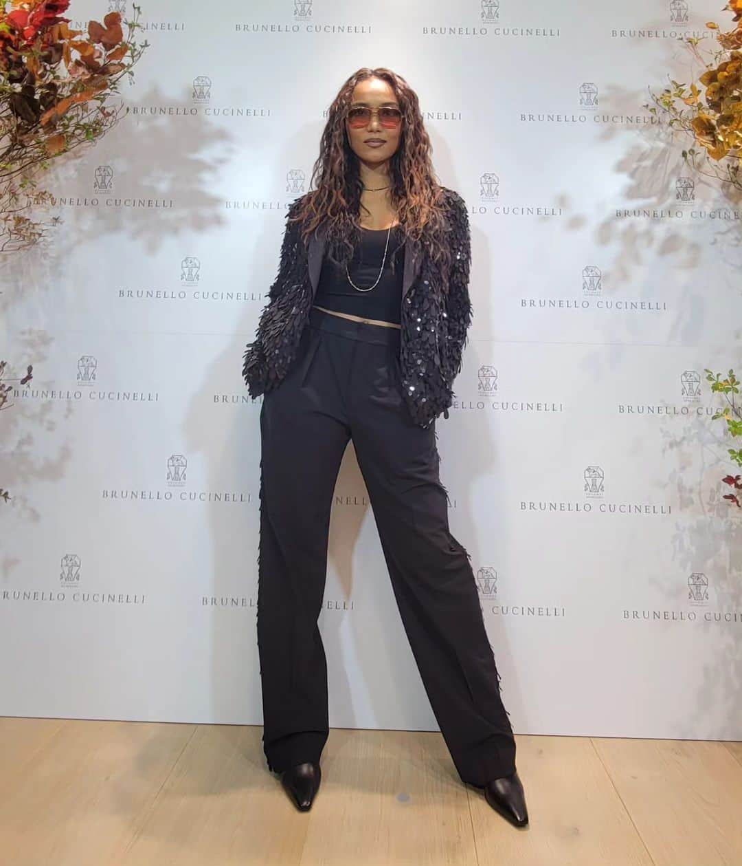 Crystal Kayのインスタグラム：「昨日は@brunellocucinelli_brand   のイベントでヤバメなブルネロ・クチネリスーツを着てパフォーマンスさせていただきました🎉新しいフレグランスも素敵!あまりにもこのルックが好きだったので、店内にあったかっこいいクチネリサングラスもかけてパシャリ。皆さんも一緒に踊って歌って楽しんでくれてありがとうございました🫰🫰🫰 Thankyou for letting me perform ❤️」