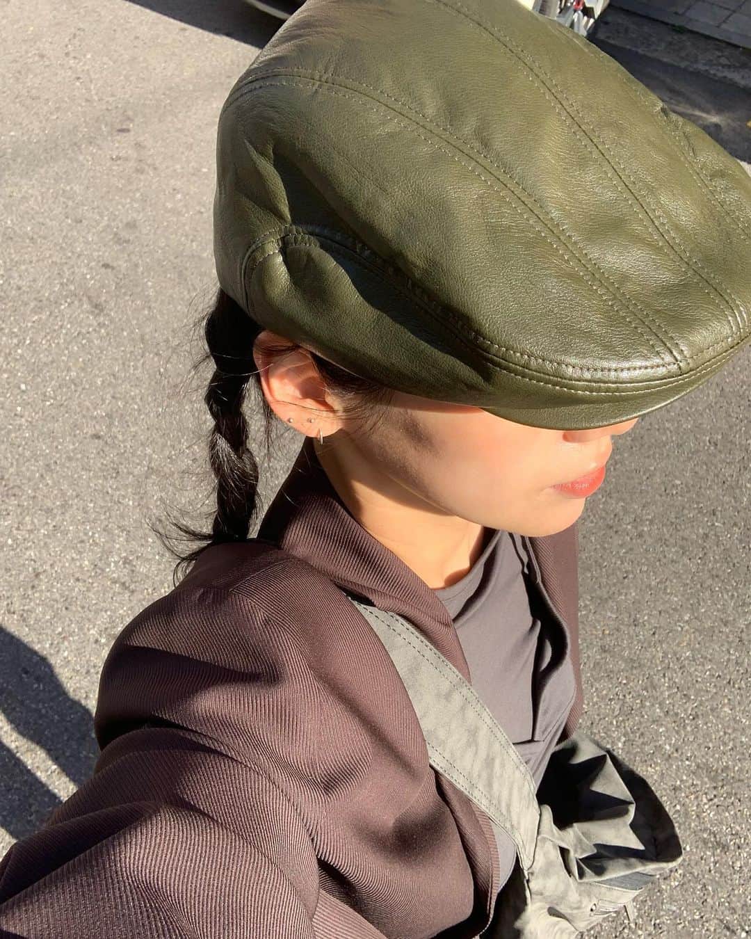 solsolのインスタグラム：「가을을 입어보아씀미다🛵🍂🤎🍁요노쎄 곧 오픈,,,🌹두둥」
