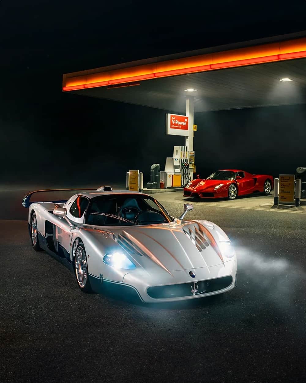 HYPEBEASTさんのインスタグラム写真 - (HYPEBEASTInstagram)「@hypedrive: Two “rival” hypercars are up for auction by the same seller on @pistonheads: the @ferrari Enzo and its sister @maserati MC12.⁠ ⁠ For those who are unaware, the Ferrari Enzo and Maserati MC12 share a similar platform and while both are incredible at what they stand for – unfiltered performance and presence – there are cult followings for both. Nevertheless, dealership @romansinternational wants you to have all options on which to pick. ⁠ ⁠ While the Ferrari Enzo is clad in its Corsa Rosso suit and a luxe tan lining, the Maserati is in its synonymously two-toned Bianco Fuji exterior and a matching all-blue interior. Both featured the same engine – a 6.0L naturally-aspirated V12 mounted in the middle – good for 624 horsepower in the MC12 and 660 for the Enzo. ⁠ ⁠ As for other differences, the MC12 is actually a bit longer and wider than the Enzo in dimensions – 30 centimeters, according to Piston Heads. Additionally, the Ferrari is actually more common than the MC12: 400 units of the Enzo were produced, compared to just 50 ever made of the Maserati.⁠ ⁠ Romans International is taking inquiries for these vehicles now.⁠ Photo: Piston Heads⁠」11月3日 18時50分 - hypebeast