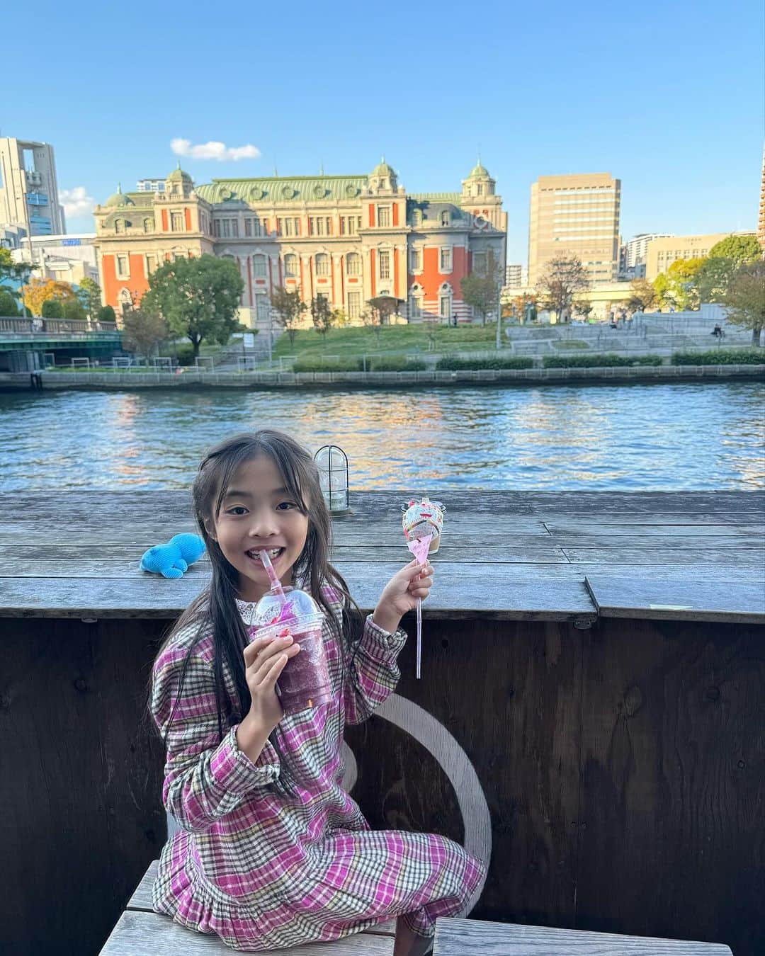 小水彩のインスタグラム：「秋休みのため大阪に帰ってたよー🧡　 娘の習い事の関係で弾丸だったから皆に連絡できなかったー😭 今度はゆっくり帰って皆に会いたい🩷」