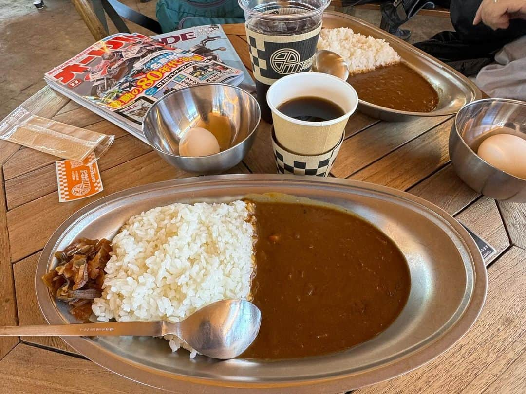 KIYOのインスタグラム：「三連休初日 はバイカーズパラダイス南箱根にカレーを食べに行きました🍛 #バイカーズパラダイス南箱根」