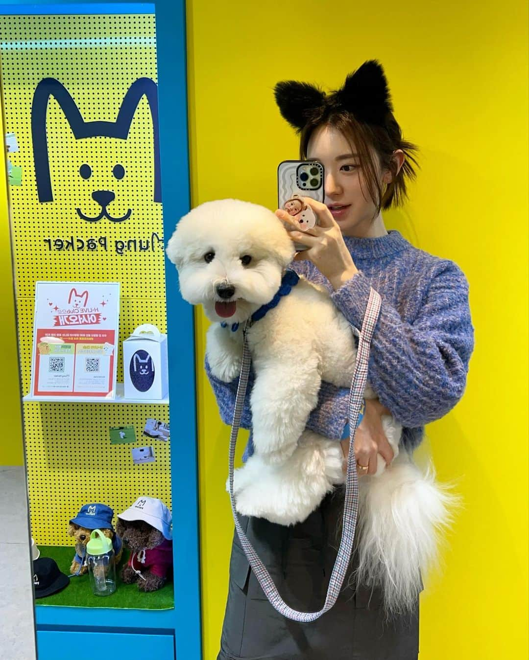 ユ・ヘジュさんのインスタグラム写真 - (ユ・ヘジュInstagram)「#광고 10월 28일 반려동물의 날🐶 먹태랑 삼성화재 다이렉트 착에서 운영하는 오모오모 하우스 팝업스토어에 다녀왔어요🙋🏻‍♀️  펫스널 컬러, 슬개골 케어 클래스, 유명한 별 사진관에서 펫 포토도 촬영했답니다🤍  네이버에서 ‘오모오모 하우스’ 검색해서 사전 예약이 가능한데, 사전예약 시 프로그램 최대 87% 할인으로 즐길 수 있구요:)  비반려인을 위한 스페셜 굿즈 및 포토매틱 부스 이용권을 무료 제공(오모오모 앱회원 인증 시) 하고 있답니다👍🏻 꼴라보하우스 도산에서 10/24 ~ 12/2까지 진행한다고 하니까 여러분도 꼭 놀러가보세요!🎉🎉 (귀여운거 너무 많아요….진짜..😳🤍 그리고 ’O모O모‘를 옆으로 읽으면 ‘멍멍’이래요ㅋㅋㅋㅋㅋ이것도 귀엽네🥹)  #오모오모#오모오모하우스#O모O모#삼성화재다이렉트착#반려동물#펫복합문화공간#팝업스토어#강남팝업#팝업」11月3日 18時59分 - r_yuhyeju