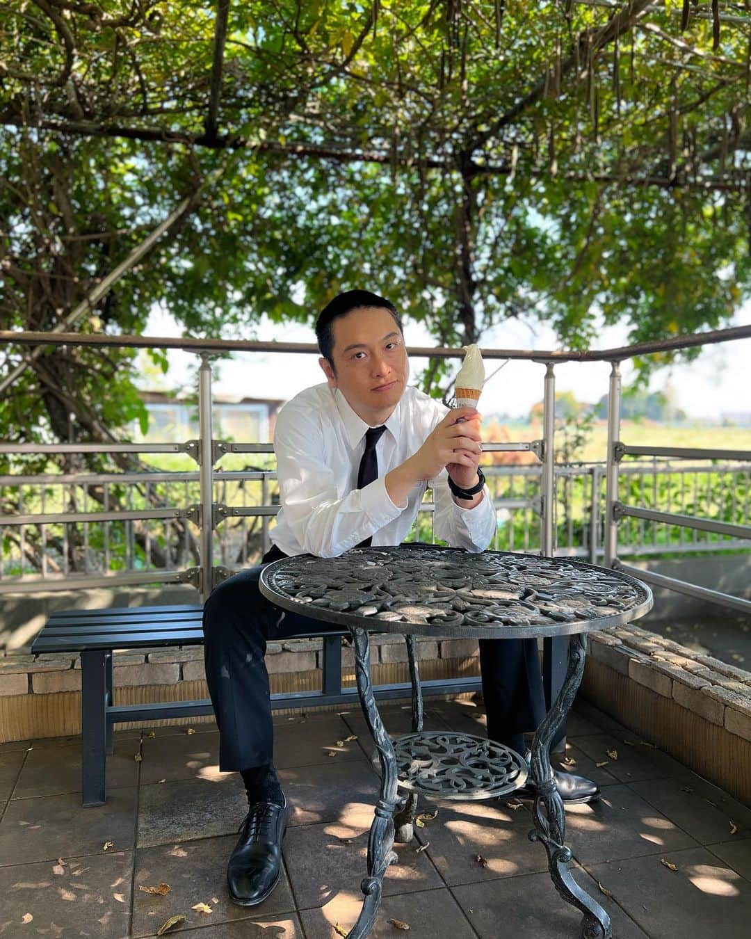 JP（ものまねタレント）さんのインスタグラム写真 - (JP（ものまねタレント）Instagram)「たまたま入ったソフトクリーム屋さん🍦  仕事のご依頼はインスタのDMでお問合せください。  Twitterアカウント→　#jpmaesaka Twitterアカウントポケモン→#jp_pkmn YouTubeチャンネル→#モノマネモンスターJP TikTok→#monomamejp #🐮 #🍦 #🍨 #トクメイ  #ものまね代行世代 #ワイドナショー #JPさん #松本人志 #浜田雅功 #ダウンタウン #ものまね芸人 #松本人志ものまね #研音 #川島明ものまね #ラヴィット #滋賀芸人 #農業高校出身 #すべらない話 #IPPONグランプリ #ダウンタウンDX #どどどどっとJP #おはスタポケモン部 #ポケモン #しゃべくり007」11月3日 19時00分 - metamonjp