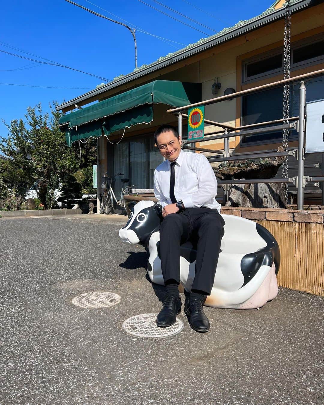 JP（ものまねタレント）さんのインスタグラム写真 - (JP（ものまねタレント）Instagram)「たまたま入ったソフトクリーム屋さん🍦  仕事のご依頼はインスタのDMでお問合せください。  Twitterアカウント→　#jpmaesaka Twitterアカウントポケモン→#jp_pkmn YouTubeチャンネル→#モノマネモンスターJP TikTok→#monomamejp #🐮 #🍦 #🍨 #トクメイ  #ものまね代行世代 #ワイドナショー #JPさん #松本人志 #浜田雅功 #ダウンタウン #ものまね芸人 #松本人志ものまね #研音 #川島明ものまね #ラヴィット #滋賀芸人 #農業高校出身 #すべらない話 #IPPONグランプリ #ダウンタウンDX #どどどどっとJP #おはスタポケモン部 #ポケモン #しゃべくり007」11月3日 19時00分 - metamonjp