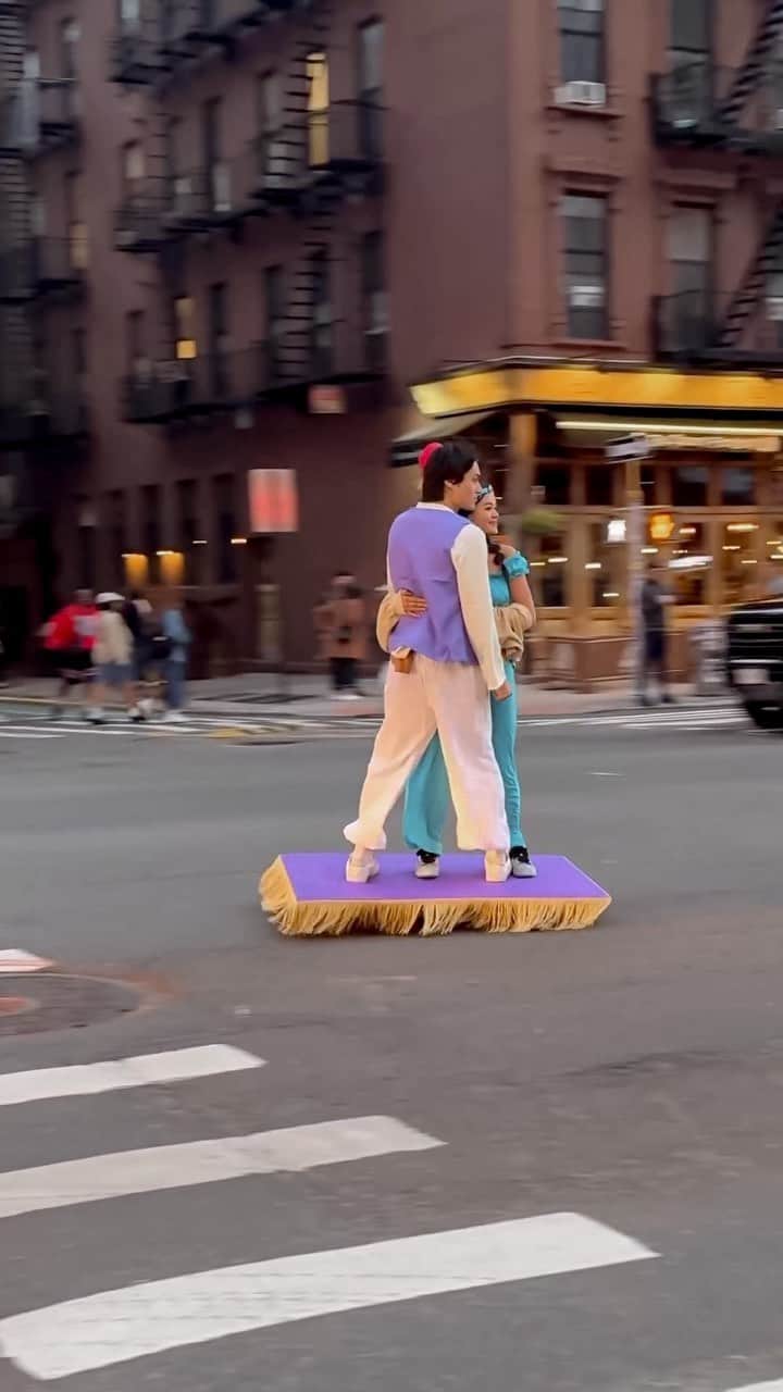 OOTD Magazineのインスタグラム：「Magic carpet in real life ✨ Shop our video or photo presets via link in bio. ⁣ cc: @kellywakasa」