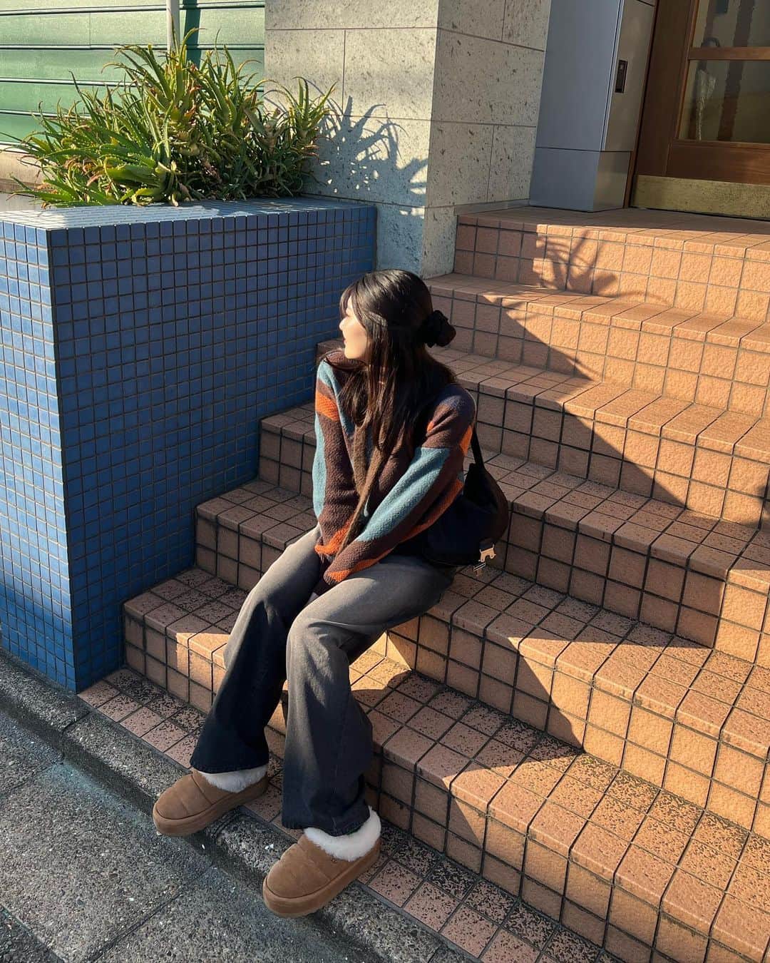 ちゃきさんのインスタグラム写真 - (ちゃきInstagram)「秋冬の柄ニットコーデ！ ⁡ １枚着ただけで 3色以上のコーデを楽しめる マーブル柄ニットちゃん！  @mivialoca ˊˎ˗ ⁡ ほかの配色はグレーとピンク、 ブルーとネイビーもあるから 色好きな方はぜひのぜひ🍊🧵 私はこの柄推し〜！ ⁡ ⁡ ⁡ #mivialoca #ミヴィアロカ #PR #マーブル #柄ニット #ユニセックス ※ zozotownでクーポン発行中！」11月3日 19時09分 - __nmsk13