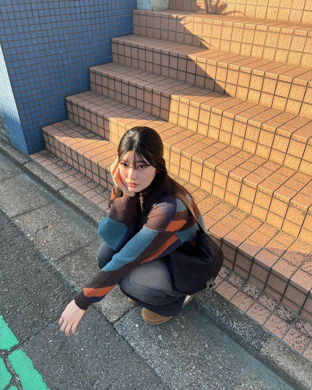 ちゃきさんのインスタグラム写真 - (ちゃきInstagram)「秋冬の柄ニットコーデ！ ⁡ １枚着ただけで 3色以上のコーデを楽しめる マーブル柄ニットちゃん！  @mivialoca ˊˎ˗ ⁡ ほかの配色はグレーとピンク、 ブルーとネイビーもあるから 色好きな方はぜひのぜひ🍊🧵 私はこの柄推し〜！ ⁡ ⁡ ⁡ #mivialoca #ミヴィアロカ #PR #マーブル #柄ニット #ユニセックス ※ zozotownでクーポン発行中！」11月3日 19時09分 - __nmsk13