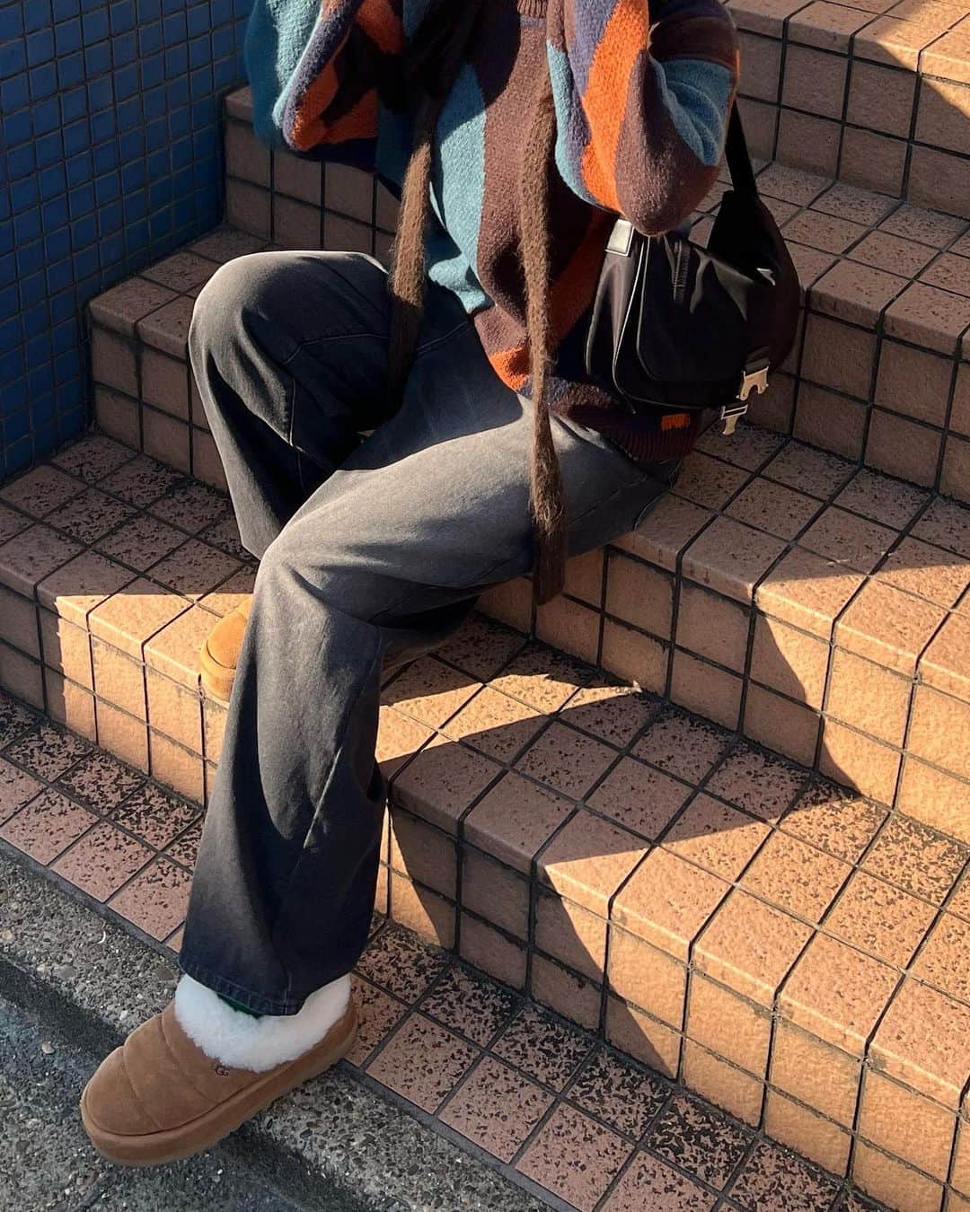 ちゃきさんのインスタグラム写真 - (ちゃきInstagram)「秋冬の柄ニットコーデ！ ⁡ １枚着ただけで 3色以上のコーデを楽しめる マーブル柄ニットちゃん！  @mivialoca ˊˎ˗ ⁡ ほかの配色はグレーとピンク、 ブルーとネイビーもあるから 色好きな方はぜひのぜひ🍊🧵 私はこの柄推し〜！ ⁡ ⁡ ⁡ #mivialoca #ミヴィアロカ #PR #マーブル #柄ニット #ユニセックス ※ zozotownでクーポン発行中！」11月3日 19時09分 - __nmsk13