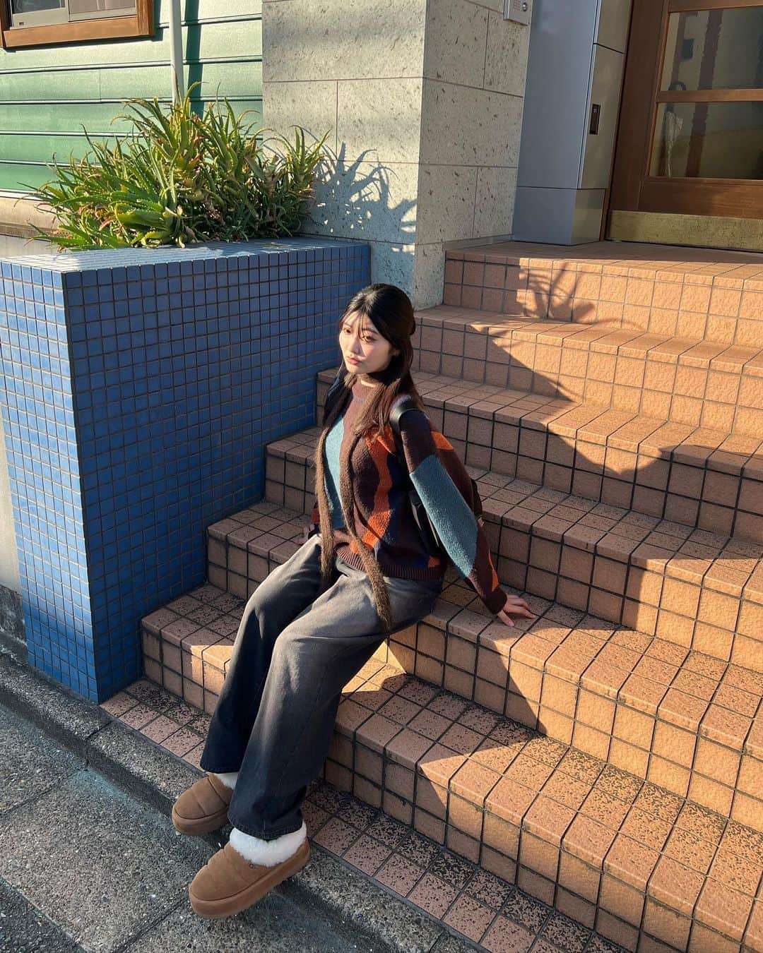 ちゃきさんのインスタグラム写真 - (ちゃきInstagram)「秋冬の柄ニットコーデ！ ⁡ １枚着ただけで 3色以上のコーデを楽しめる マーブル柄ニットちゃん！  @mivialoca ˊˎ˗ ⁡ ほかの配色はグレーとピンク、 ブルーとネイビーもあるから 色好きな方はぜひのぜひ🍊🧵 私はこの柄推し〜！ ⁡ ⁡ ⁡ #mivialoca #ミヴィアロカ #PR #マーブル #柄ニット #ユニセックス ※ zozotownでクーポン発行中！」11月3日 19時09分 - __nmsk13