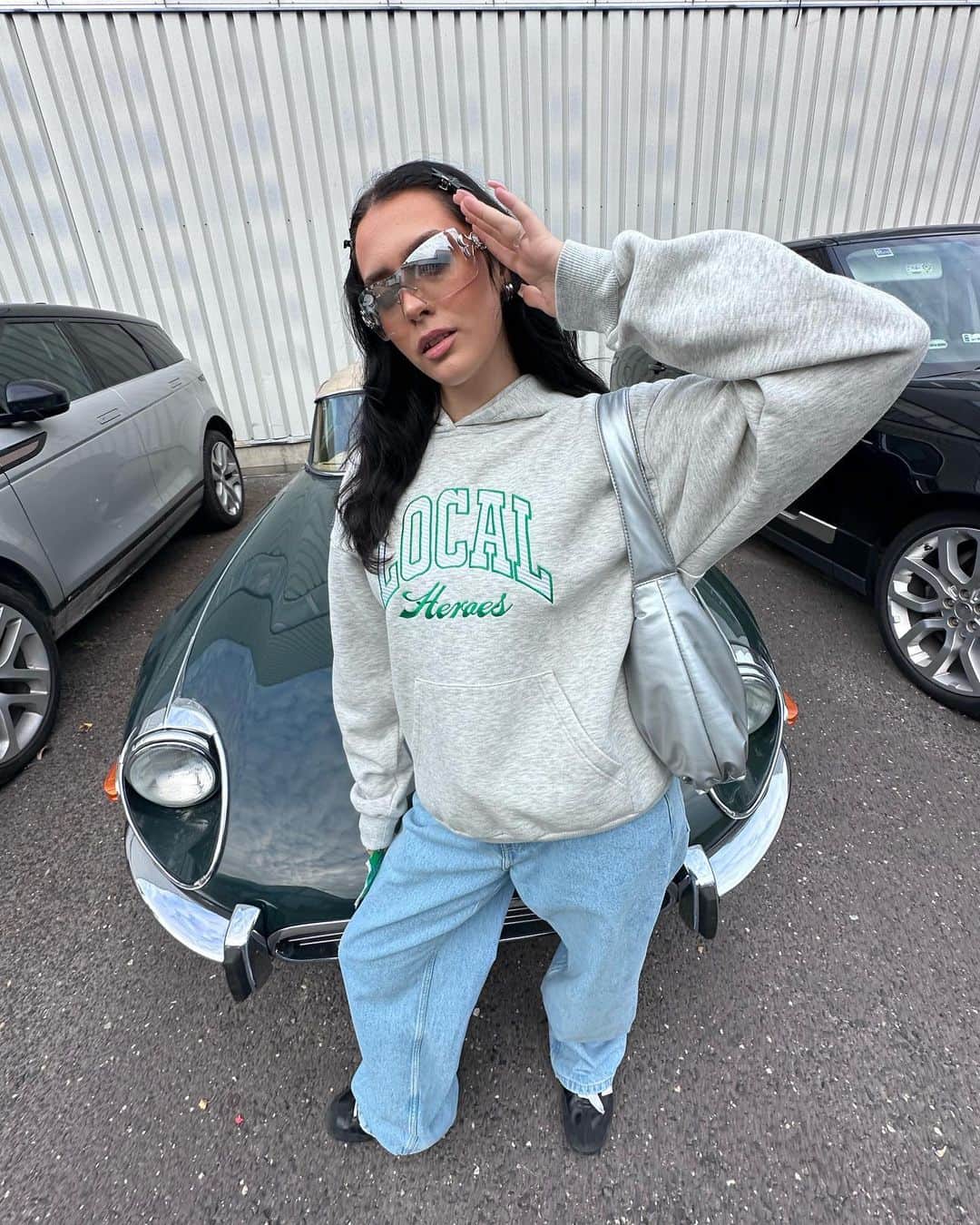 LOCAL HEROESのインスタグラム：「Back to UNI! Maybe we're too late, but who cares. Just look cool in our new hoodie! 💆🏻‍♀️💅🏻」