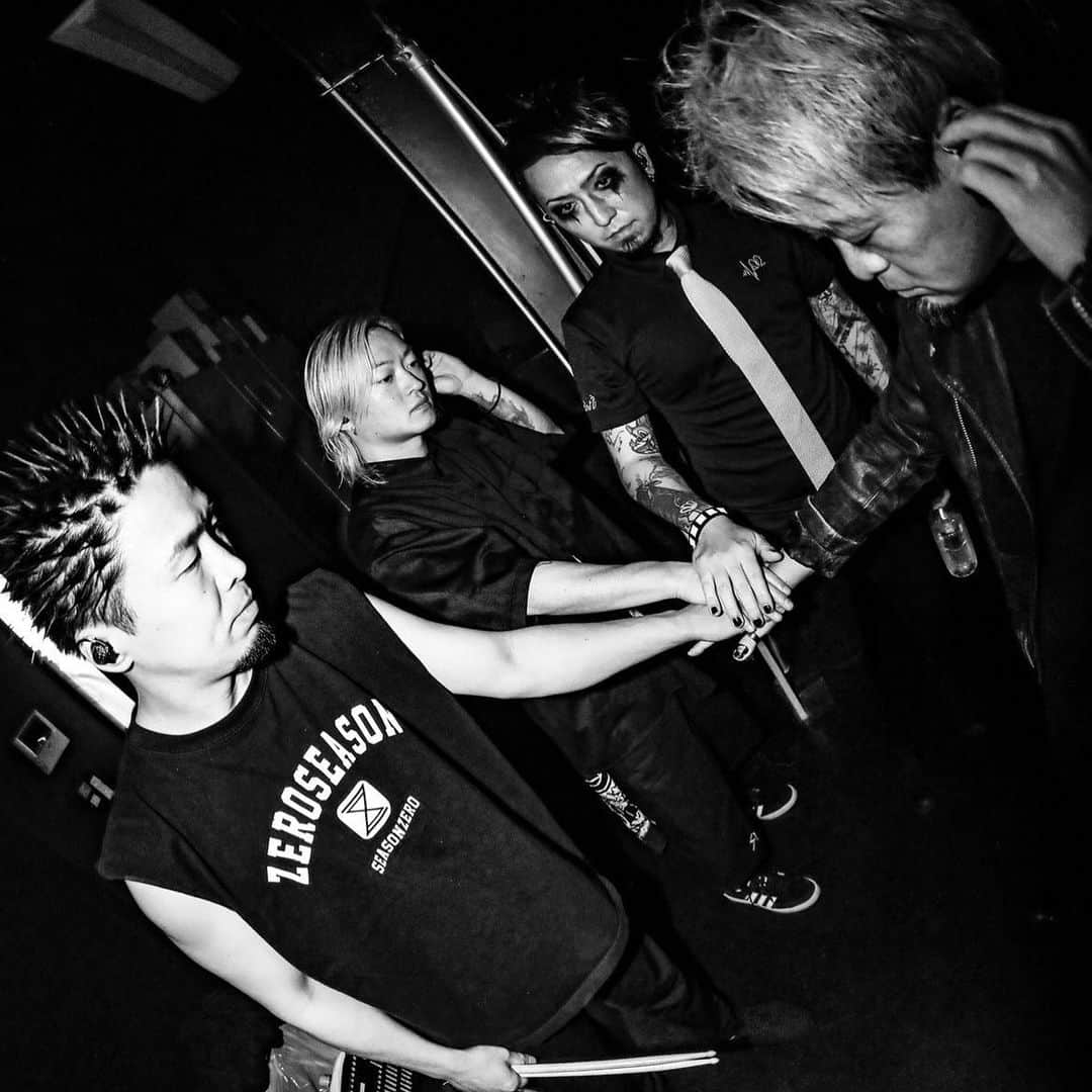 MAH のインスタグラム：「I formed this crazy reggae punk band 19yrs ago today! 🎂  SiM結成19周年、20年目に突入😈🔥🐾  #SiM」