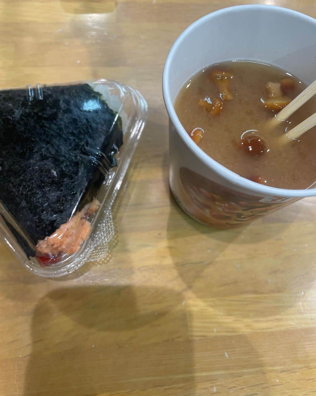 のインスタグラム：「さっきのおにぎり 筋子シャケ 親子丼たみゃらん こんが」