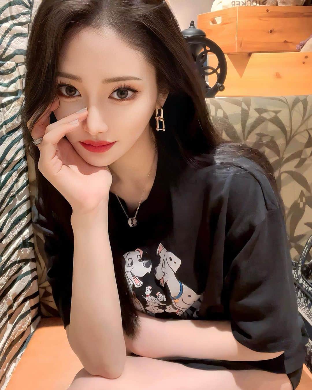 下津明日香のインスタグラム：「ストーリー文字なし載せてときてたので⭐️🖤 黒髪にもどしました🐈‍⬛またupしよっと」