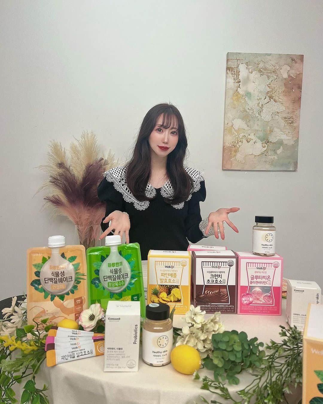 西内みなみのインスタグラム：「昨日はQoo10LIVE生配信🎥 ありがとうございました🩷 @qoo10.official   そしてまりりんちゃんと里奈ちゃんも ほんっとにありがとう😭‼️ 緊張してたけど、 2人のおかげで何とか乗り切れました🩵 @mariaida_mama 🎀 @1010koki0218 🎀  @rawel_japan  ︎︎︎︎☑︎グルタチオンコラーゲンビタミンC ︎︎︎︎☑︎植物性プロテインとうもろこし／きな粉餅 ︎︎︎︎︎︎☑︎パイナップル／クランチチョコ酵素  @canteen9_official  サファーデイスノー  どれもいい商品なので、 ぜひチェックしてみてね⭐️ (生配信と顔違うのは許して👈🏻)  #PR #qoo10 #qoo10live #qoo10アンバサダー #rawel #canteen9 #オススメ #美容好きな人と繋がりたい #酵素」