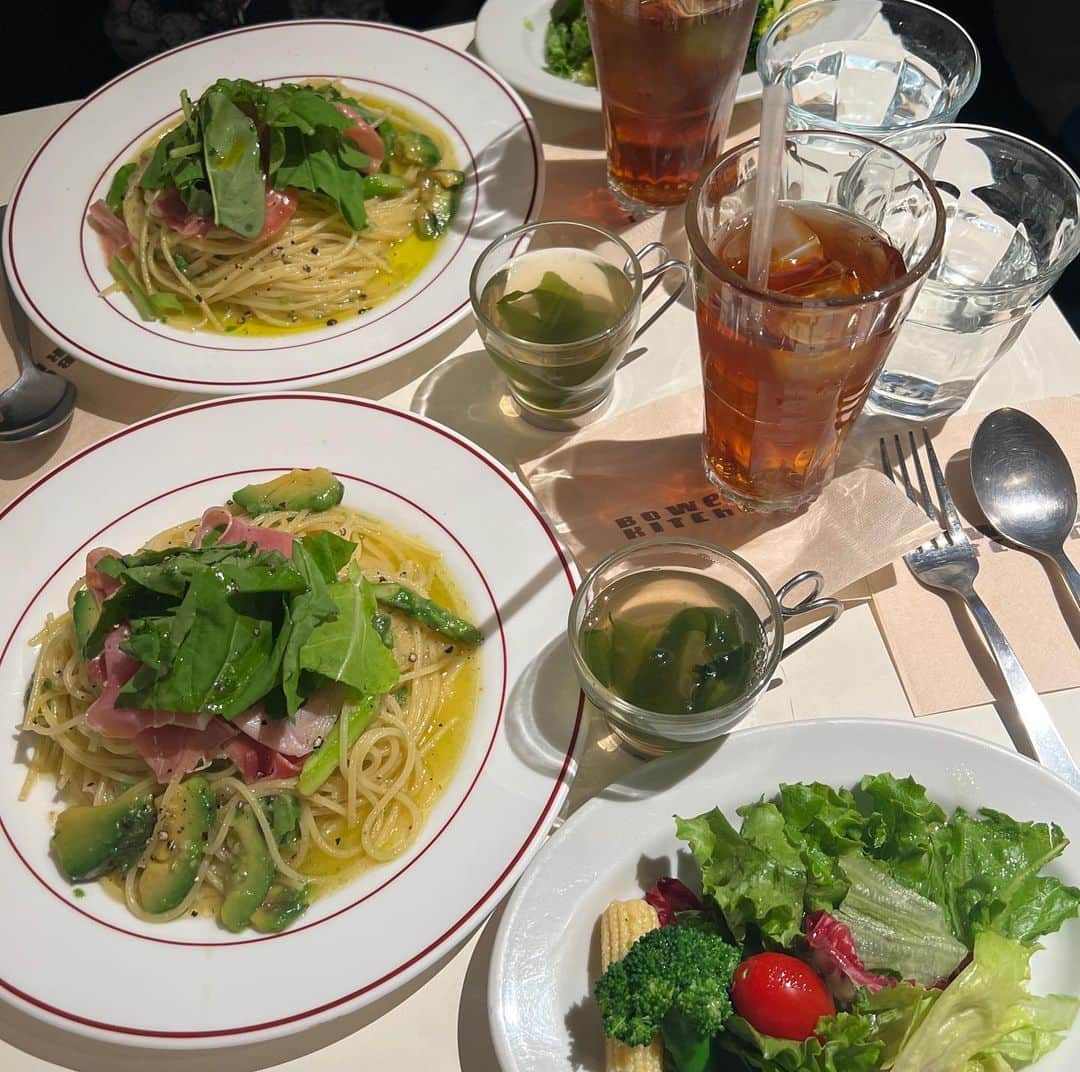待鳥志織のインスタグラム：「遠いのに気に入りすぎて3回目🥹✨ 今回もケーキまで食べた🍰 #バワリーキッチン」