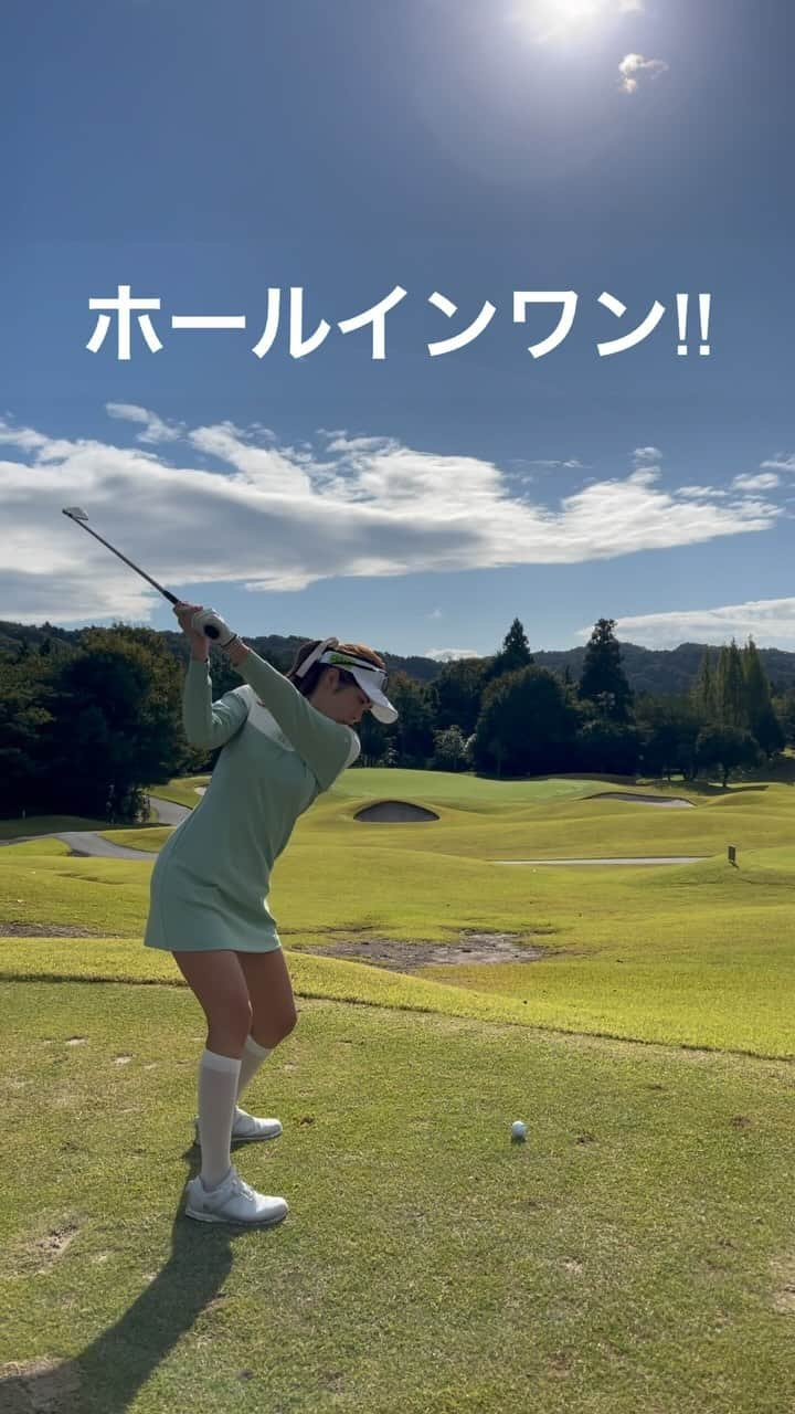 まいまいのインスタグラム：「スカッと⛳️💛 最高のお天気でいいショットできると気持ちいい!! ホールインワンいつかしてみたいなぁ。 まだ目の前で見たこともないの！！  綺麗なシルエットのワンピースは @rienda_golf 🌱 スイングしてもお尻出ないし、 ポケットもちゃんと深いからゴルフしやすい✨  #まいごるふ#ゴルフ#女子ゴルフ#ゴルフ女子#ゴルフスイング#ゴルフウェア#ゴルフコーデ#リエンダ#リエンダゴルフ#maigolf#golf#golfswing#golfwear#pxg#pxgjapan#ustmamiya#attasking#골프#골프스윙#골프중독#골프웨어#rienda#riendagolf」