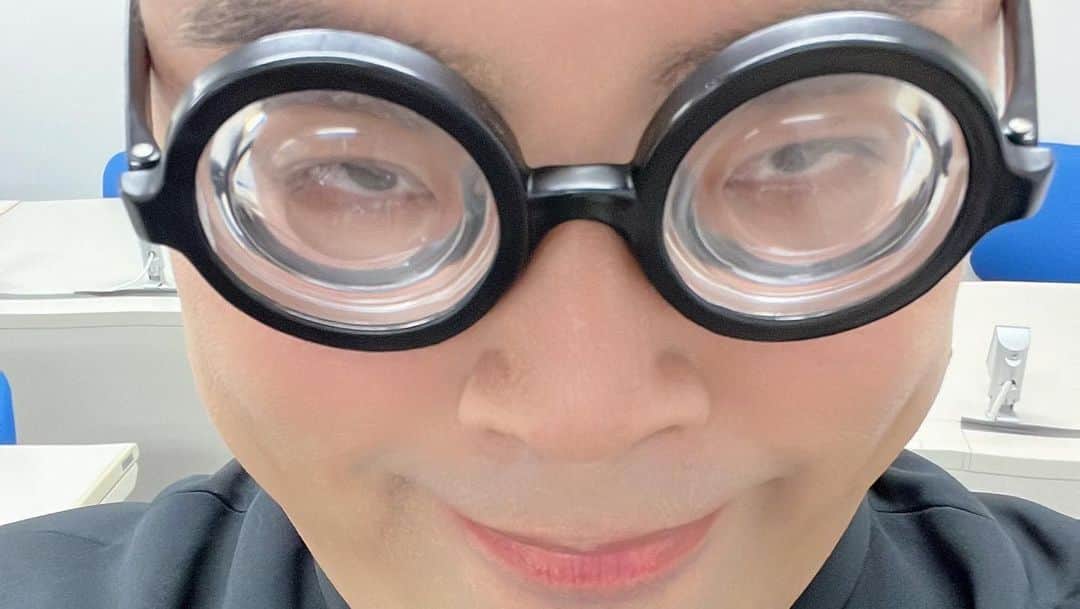 ゴリ山田カバ男さんのインスタグラム写真 - (ゴリ山田カバ男Instagram)「#国士舘大学 #楓門祭 参加させていただきました〜‼️  学生の皆さんと大盛り上がりで 終了となりました〜👏👏  実行委員の方々、とても細やかなサポートを してくださいまして、スムーズに本番に臨めました☺️ 楽屋にケータリングとお手紙まで…😭  そして！カバ男ファミリーのおかげでとても 心強かったよ〜‼️ありがと〜🙌  ステージの司会進行を務めていた学生さんも 「カバ男さんのファンの方々が笑っていてくれて それで、乗り切ることができました！」と おっしゃってました〜‼️さっすがないすぅ‼️☺️👍  同じステージで共演させていただいた @mystic_ocean610 のお2人と  ラブライブのダンスをキレキレで披露していた #テフラ さん  素晴らしいステージでした✨️  学校の生徒さんが一体となって学園祭を 盛り上げているその「青春の輪」に入ることが できてとても嬉しかった☺️  自分にもこういう時代があったんだなと 改めて感じることもできて、初心に帰ることが できました😆✨  それと、学ランを引っ張り出してきて 衣装にしてステージに立ったこともあって より気持ちも上がって盛り上がることができました‼️  とにかくハッピーな楽しい空間でした！ 大事な気づきもいただいて…  来年も呼んでもらえるように頑張るぞ〜💪🔥」11月3日 19時32分 - goriyamadakabao