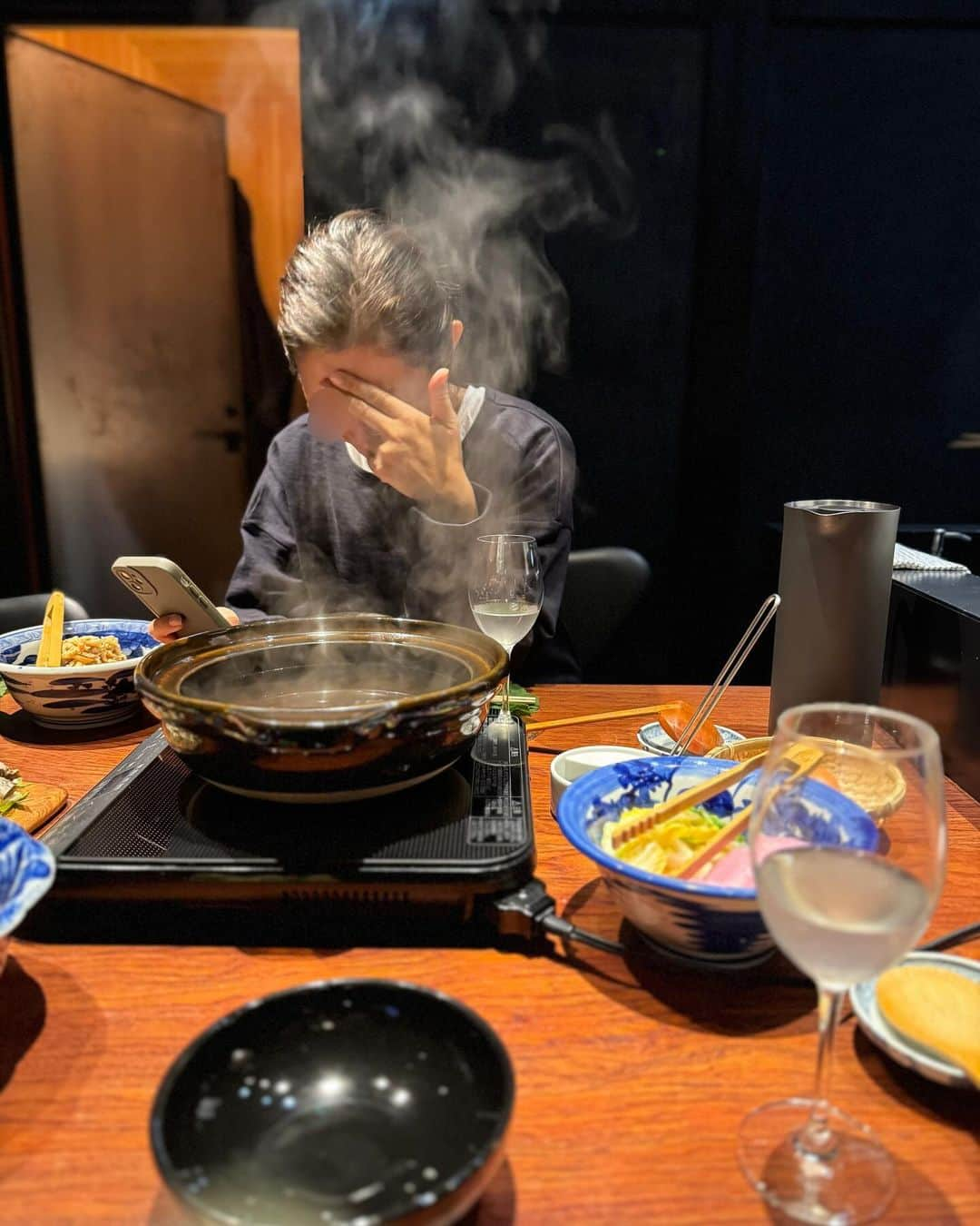 辺見えみりさんのインスタグラム写真 - (辺見えみりInstagram)「新潟のお酒と食  全てのお料理に感動🥺 地元のものを使ったお料理に 美味しい地元のお酒。  最高でした😃  ちなみにご質問多かった 青いknitはこの前インスタライブの時にお話していた　@ebure_official のknit🩵」11月3日 19時31分 - emiri_hemmi