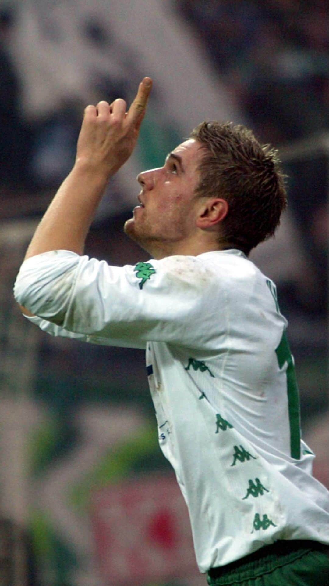 ヴェルダー・ブレーメンのインスタグラム：「Es war das Erste - viele sollten folgen! 💚  🗓️ OTD: Ivan Klasnic mit seinem ersten Tor für den SV Werder. Gänsehaut! 😍  Welche Erinnerung hast du daran, @ivanklasnic17 ?   ____ #werder #bremen #svw #llgw #klasnic」