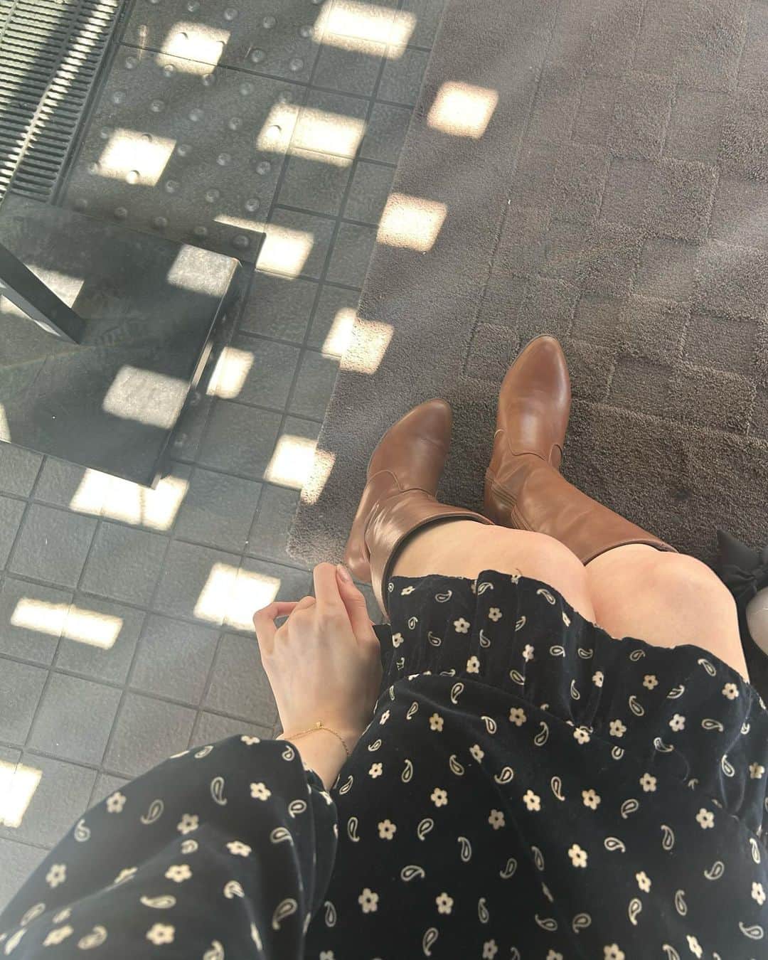 入江美沙希さんのインスタグラム写真 - (入江美沙希Instagram)「今日は久しぶりに父と母と3人でランチして楽しんできました🍽 ⁡ お天気が良かったからテラス席にしたの！ お外で食べると風が気持ちよくてご飯がより美味しく感じるな💭 ⁡ ⁡ ⁡ ⁡ ⁡ ⁡ ⁡ ⁡ ⁡ ⁡ ⁡ ⁡ ⁡ ⁡ ⁡ ⁡ ⁡ ⁡ ⁡ ⁡ ⁡ ⁡ ⁡ ⁡ ⁡  #カフェランチ#大阪ランチ#みさきのしふくすたいる#秋トップス#秋服#秋コーデ#秋ファッション#ワンピースコーデ#韓国へア#韓国へアアレンジ#ヨシンモリ#前髪なし#ガーリーコーデ#ガーリーファッション#ガーリーヘア#ガーリーヘアアレンジ#フレンチガーリー#フレンチガーリーコーデ#フレンチガーリーヘア#韓国コーデ#韓国ファッション#高校生#06#jk2#jk#Japan」11月3日 19時25分 - irie_misaki_official