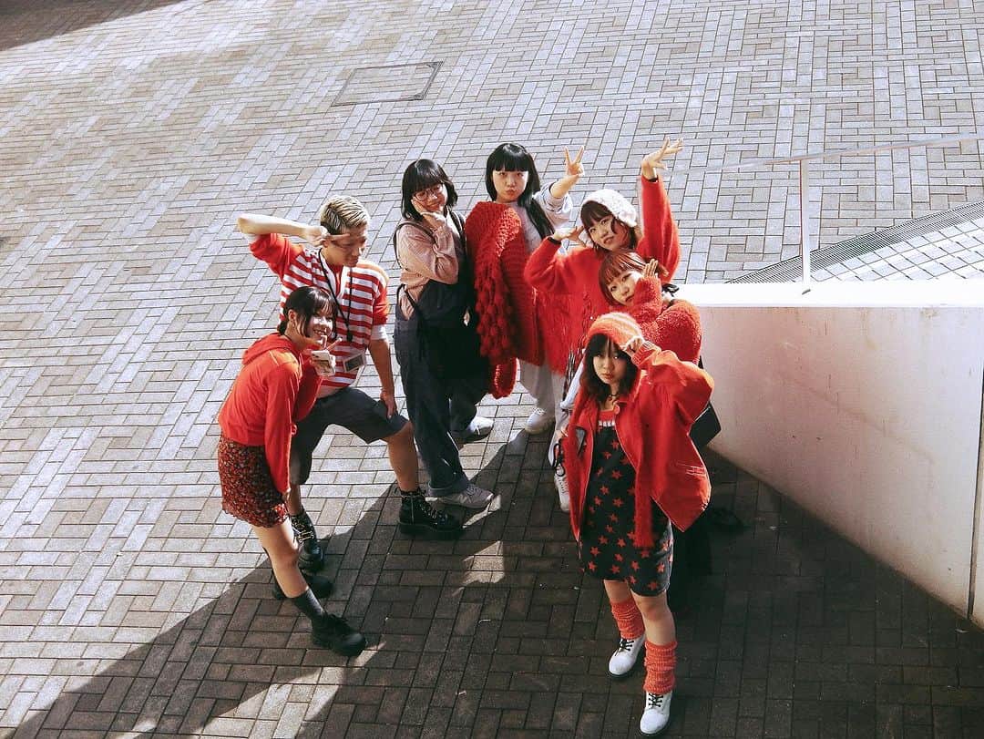 Cazumaxのインスタグラム：「2023.11.03📸 文化の日の文化服装学院の文化祭オフショット！ 11/3は晴れの思い出しかないから結婚式あげたのもこの日！ 写真欲しい人DMください！ちなみに明日もウザいくらいいます😂 #PR #文化服装学院 #あげかにぱん爆売れ #文化の日」