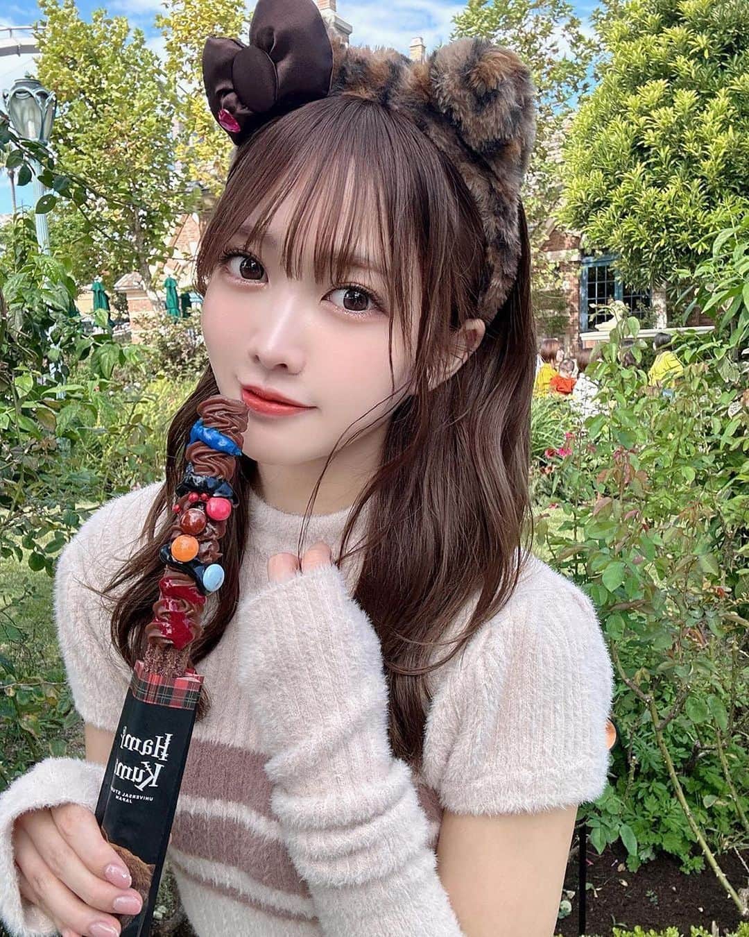 のインスタグラム：「《チュロス好きな猫耳娘💖🐱🪄》 *⁠ リポストを使って素敵な美女の投稿を紹介させて頂く【ビジョビ💄美女美容事情💅】のコーナーです✨ *⁠ 今回ご紹介させて頂きますのは!!👀❤︎⁠⠀ 稲田汐莉さん< @shioringo1224 >の素敵なお写真📸⁠⠀⁠⠀⁠⠀⁠ *⁠⠀⁠⠀⁠⠀⁠⠀ 猫耳のカチューシャ付けた姿が可愛すぎて癒されますね😍🌈 一緒にチュロス食べたいです🧡💜 *⠀⁠⠀⁠⠀⁠⠀⁠⠀ 稲田汐莉さん< @shioringo1224 > ⁠⠀⁠⠀⁠⠀⁠⠀ 素敵な投稿ありがとうございました☺️📸✨ *⠀⁠⠀⁠⠀⁠⠀⁠⠀ 稲田汐莉さんのアカウントには他にも素晴らしい投稿が沢山ありますので是非覗いてみてくださいね💁‍♀️💙⁠⠀⁠⠀⁠⠀⁠⠀ *⠀⁠⠀⁠⠀⁠⠀⁠⠀ △▼△▼△▼△▼△▼△▼△▼△▼△▼ ⁠⠀⁠⠀⁠⠀ ❤🧡💛「美女美容事情」💚💙💜⠀⠀⠀⠀⠀⠀⠀⠀⠀⠀⠀⠀⠀⠀⁠⠀⁠⠀⁠⠀⁠⠀⁠⠀ 👇掲載ご希望の方は👇⠀⠀⠀⠀⠀⠀⠀⠀⠀⠀⠀⠀⠀⠀⠀⁠⠀⁠⠀⁠⠀⁠⠀⁠⠀ @b_b_j.jタグ付けと🖤 #ビジョビ ⁠⠀ 🖤タグ付けお願いします✨⠀⠀⠀⠀⠀⠀⠀⠀⠀⠀⠀⠀⠀⠀⠀⁠⠀⁠⠀⁠⠀⁠⠀⁠⠀ △▼△▼△▼△▼△▼△▼△▼△▼△▼ ⁠⠀⁠ #チュロス#猫耳 #猫耳カチューシャ #ユニバ #ユニバーサルスタジオジャパン」