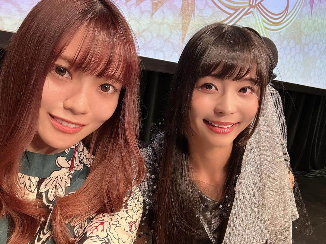 宮田愛萌さんのインスタグラム写真 - (宮田愛萌Instagram)「愛萌です。 アイドル歌会に出演させていただきました。今回で4度目！ 嬉しい限りです。 今回は自分で勝手に縛りを設けて歌をつくってみたのですが、やっぱり難しいですね〜 一緒に出たアイドルさんたちの歌もすごく素敵なものたくさんあって楽しかったです❤︎  そして俵万智さん、紫綬褒章受章おめでとうございます！直接お祝いさせていただけて嬉しかったです。 俵万智さんともお写真撮っていただいたのですが、SNS掲載の許可をいただくのを忘れてしまったので、 私のフォルダにひっそりしまっておこうと思います(またお会いできたらその時に伺います……)  アイドルのみなさまとはお写真を撮って、許可までいただいておりますので載せますね☺️  #アイドル歌会」11月3日 19時28分 - manamomiyata_official