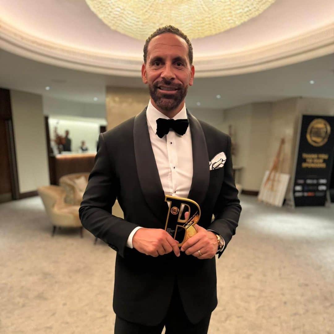 リオ・ファーディナンドのインスタグラム：「Sports Documentary of the Year (Series) ✅ 🏆  It takes a team to be successful & to produce anything meaningful. Thank you to all of you who contributed to making & watching Tipping Point ❤️」