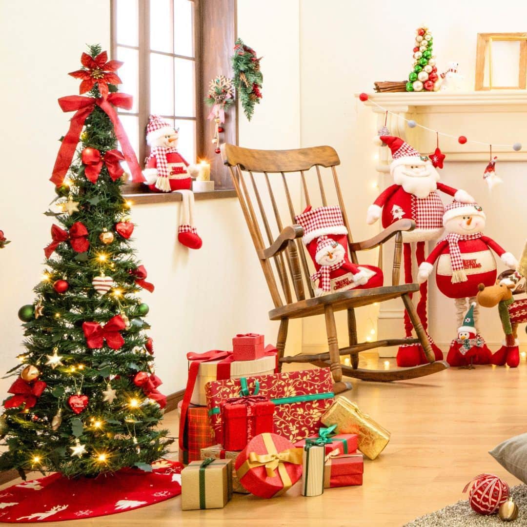 カインズさんのインスタグラム写真 - (カインズInstagram)「@cainz_official 👈ほかの投稿👀  🎄カインズおうちクリスマス2023🎄  今年もいよいよクリスマスシーズンがやってきました🌟  カインズより、2つのクリスマススタイルをご提案します  ❤️💚Natural X’mas -ナチュラルクリスマス- 定番の赤と緑であたたかな雰囲気に  🤍💛New Classic X’mas -ニュークラシッククリスマス- シャンパンピンクやシルバー、ゴールドの 落ち着いたトーンで大人な雰囲気に  それぞれのスタイルで、クリスマスツリーやオーナメント、 クリスマスドールなどをご用意しております🎅🎁🎄  お好みの組み合わせで、おうちクリスマスをお楽しみください🎶  \ 商品のラインナップはこちらをチェック✨/ ~~~~~~~~~~~~~~~~~~~~~~~~~~~~~~~ ★おうちクリスマス 2023 https://www.cainz.com/contents/interior-reform/christmas.html ~~~~~~~~~~~~~~~~~~~~~~~~~~~~~~~  ※時期や店舗によって価格が変わる場合がございます、詳しくは店舗やオンラインショップにてご確認ください。 ※一部店舗やオンラインショップではお取り扱いがない場合がございます。 ※商品のデザインや仕様などは予告なく変更になる場合がございます。  #クリスマスデコレーション #クリスマスオーナメント #クリスマス飾り #おうちクリスマス #カインズ #暮らしを楽しむ #暮らしを整える  #カインズ購入品 #暮らしのアイデア」11月3日 19時32分 - cainz_official