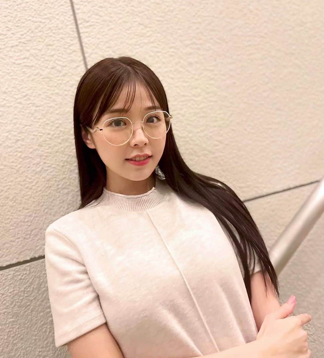 川村那月のインスタグラム：「珍しく眼鏡です🥸」