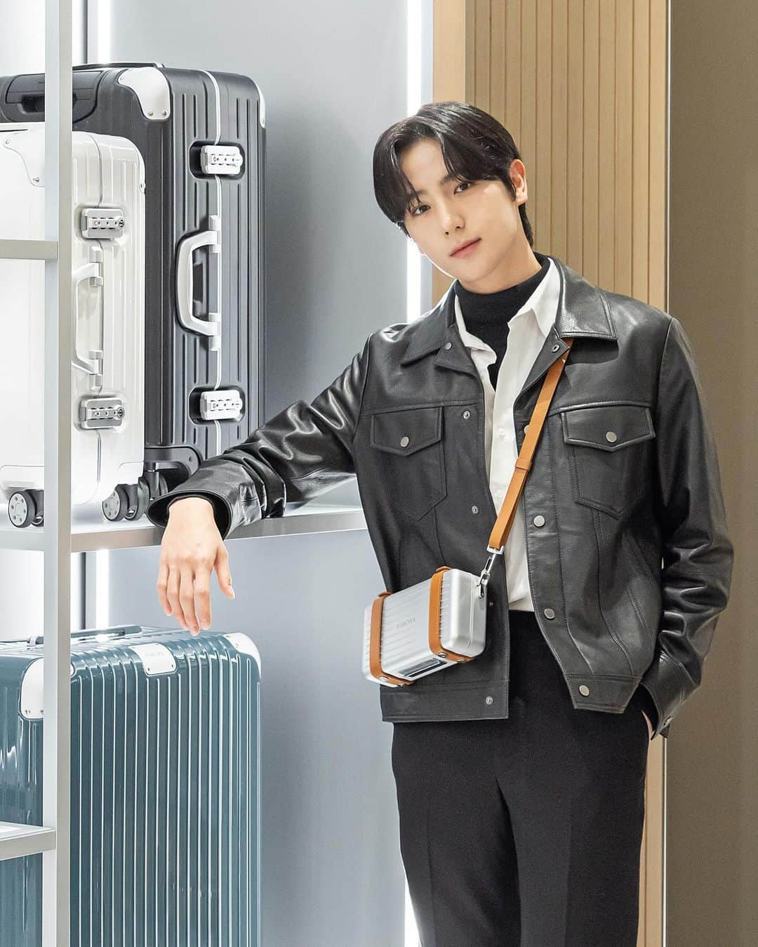 THE BOYZさんのインスタグラム写真 - (THE BOYZInstagram)「#리모와 #RIMOWA #신세계 #신세계센텀 @rimowa」11月3日 19時38分 - official_theboyz