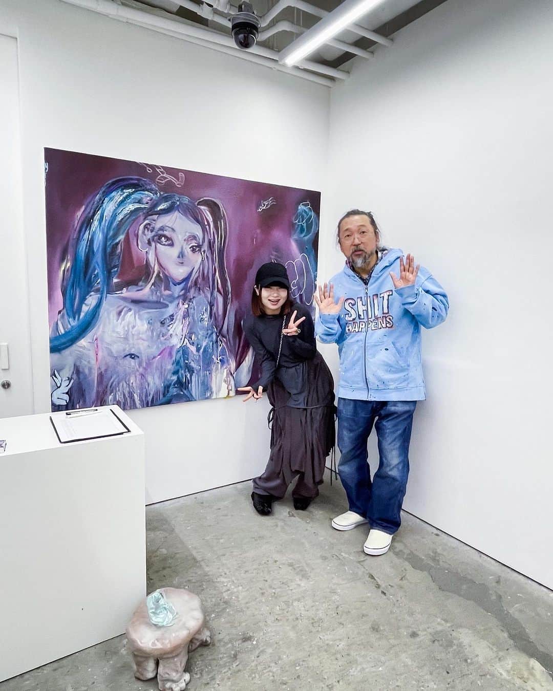 村上隆のインスタグラム：「凄い迫力でした！  現在、Hidari Zingaroでは、「GEISAI#22&Classic」 @geisai で、タカノ綾賞 @takano.aya  を受賞された、松浦美桜香　@______nnnn5　さんによる個展「the scent of beautiful blossoms」を開催中です。  ペインティングをはじめ、立体、ぬいぐるみなど、様々な作品と併せて演出されたインスタレーションを、是非ご覧下さいませ。 会期は11/7(火)までです。どうぞお見逃しなく。 . . 「GEISAI#22&Classic」@geisai  タカノ綾賞 @takano.aya 受賞。 松浦美桜香(nn)　@______nnnn5 個展 「the scent of beautiful blossoms」 2023/11/2(木)〜7(火) https://zingarokk.com/gallery/hidarizingaro/exhibition/36911/ . . Hidari ZingaroではGEISAI#22 & Classic受賞者、総勢13名の展示が順次開催されています。 GEISAIでチャンスを掴んだ新しい才能を、どうぞこの機会に直接会場にてご覧下さい。 . . ＿＿＿＿＿＿＿＿＿＿＿＿＿＿＿＿ Hidari Zingaro @hidarizingaro Opening hours: 12:00 - 19:00 Closed every Wednesday/ Closed during the New Year’s holiday Nakano Broadway 3F, Nakano 5-52-15, Nakano Ward, Tokyo 〒164-0001  開廊時間:12:00 - 19:00 水曜休廊/年末年始休廊 〒164-0001 東京都中野区中野5-52-15中野ブロードウェイ 3F . . @takashipom @geisai . . . #geisai #kaikaikiki #kaikaikikigallery #TakashiMurakami #madsaki #geisai21 #misteryanen #ayatakano #ob #emikuraya #ShinMurata #otaniworkshop #chihoaoshima #RTFKT」