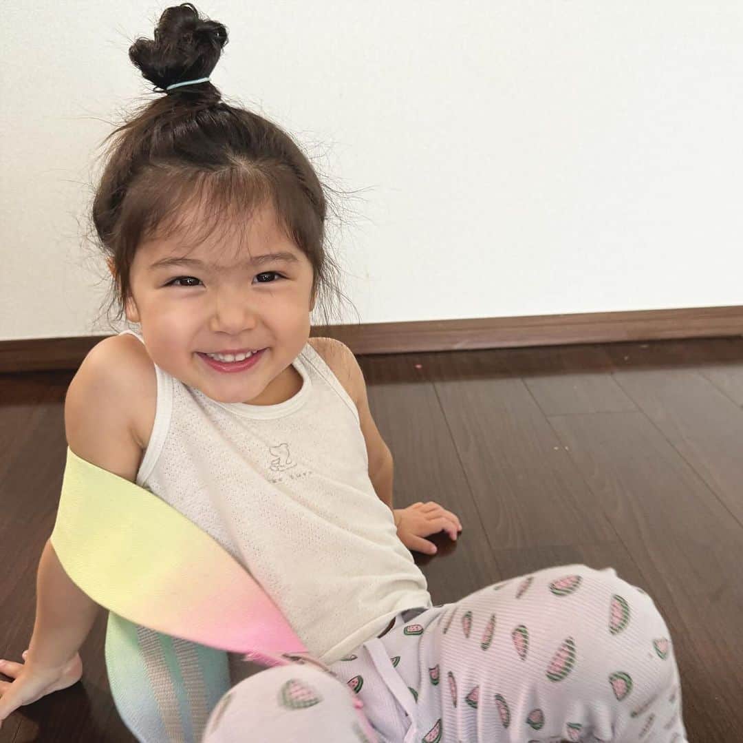 のインスタグラム：「ここ1週間のベイちゃん🥰🥰🥰  起きた瞬間から寝る瞬間まで一切黙らない😅😅😅  #3歳児#育児#マタニティ#妊娠５ヶ月  #アゲボディ#シェレンフィット#筋トレ#ダイエット#フィット#美ボディ#トレーナー#ライフスタイルモデル#くびれ#桃尻#アンダーアーマー#fit#fitness #fitnessmotivation #fitnessmodel #trainibg#underarmour#美脚#宅トレ#家トレ#育児#3歳児」