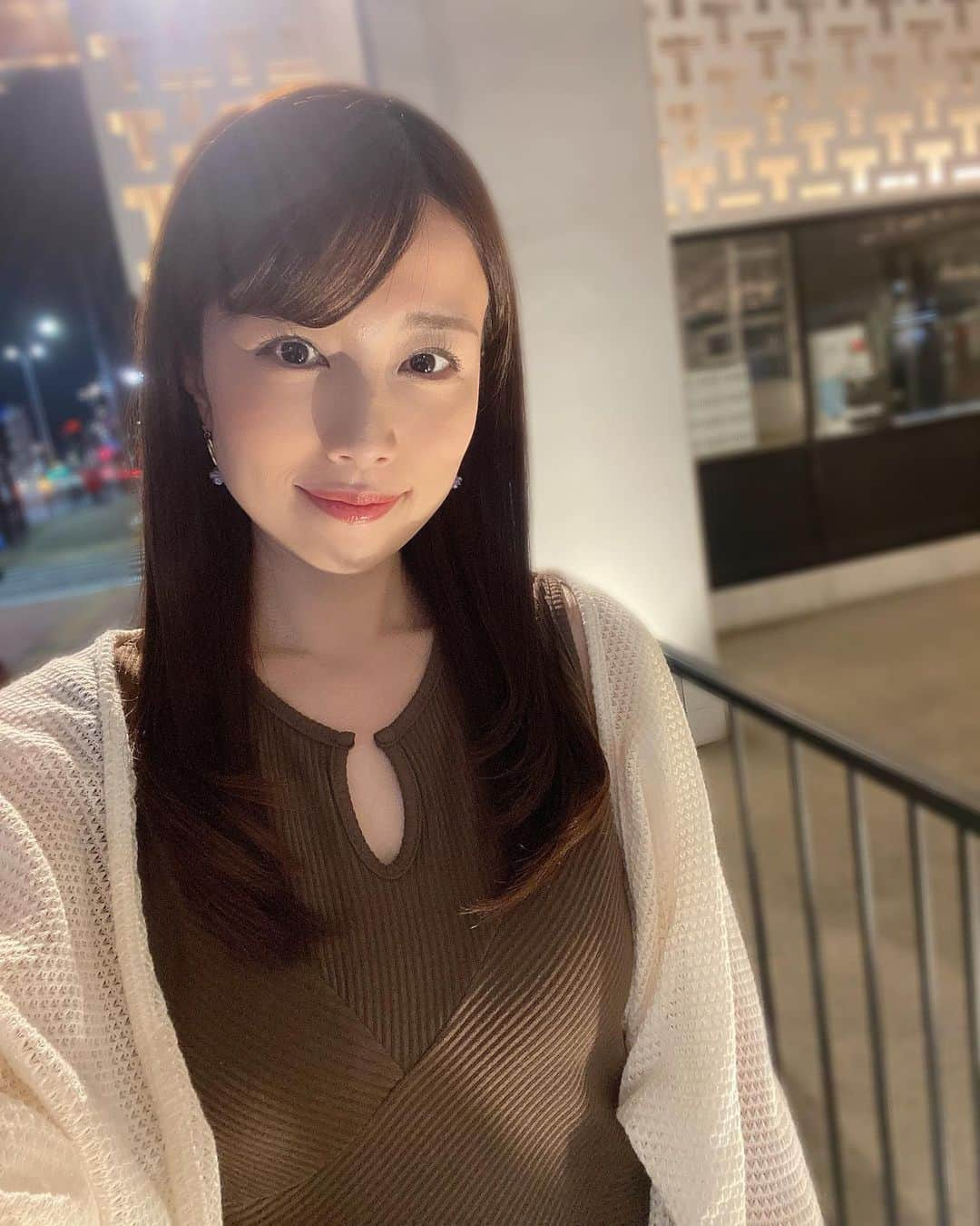 道岡桃子のインスタグラム：「急ですが！  本日21:00〜  インスタライブしたいと思います😊  もも組メンバー様限定ですが、  お時間ある方は  ぜひご参加ください😊🍑  #アナウンサー  #アナウンサー衣装  #インスタライブ  #ファンクラブ  #ファンクラブ限定」