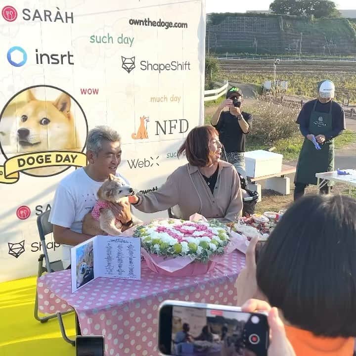 のインスタグラム：「DOGE DAYイベント🐕✨ かぼすちゃんのお誕生会🎂 皆で歌ったバースデイソングに胸が熱くなりました☺️♫ かぼすちゃん18歳おめでとう🎉 2023.11.2」