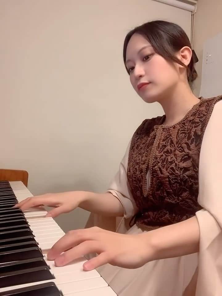 原田ありさのインスタグラム：「明日は赤坂CRAWFISHでフランス縛り会です🇫🇷 これやるよ！はあぁん集中力ぅ😇  #mauriceravel」