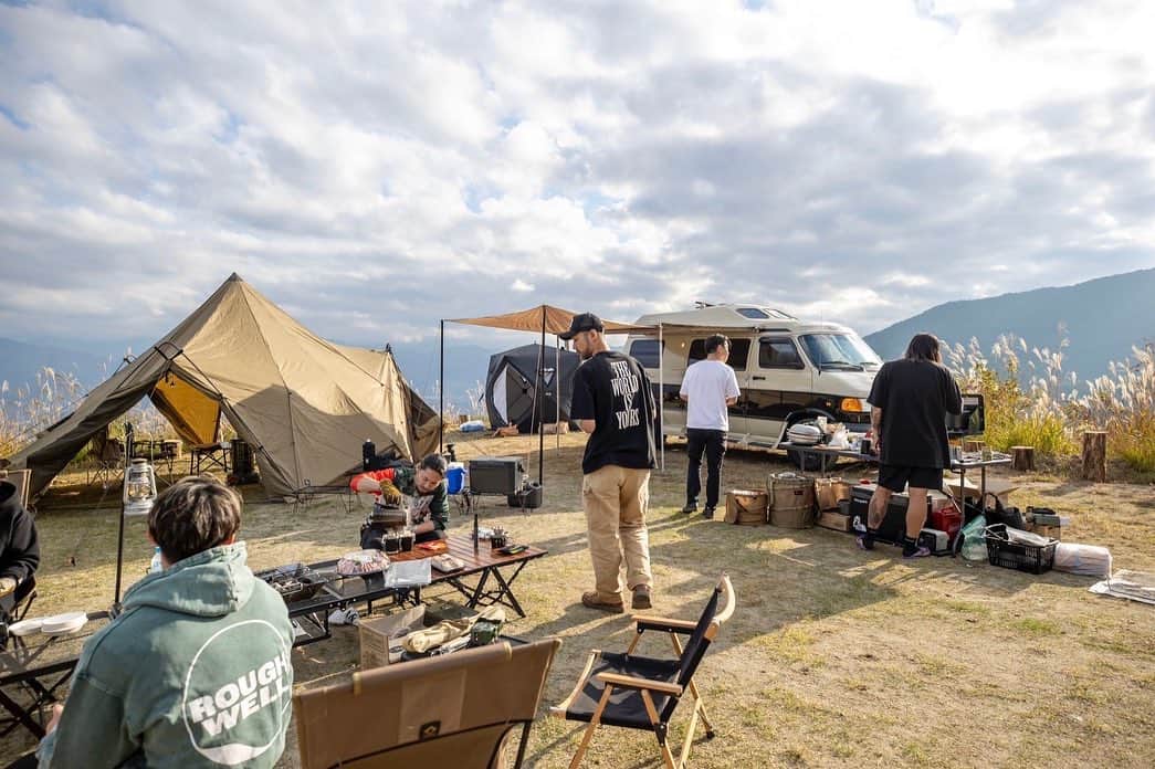 荒井陸さんのインスタグラム写真 - (荒井陸Instagram)「Camp🏕️①  用意されたのは素敵な仲間と素敵な時間 時間が過ぎるのがゆっくりで 久々に心が休まった気がしました  振り向けば周りには沢山仲間がいます みんなありがとう  #ほったらかしキャンプ場 #ほったらかし温泉 #キャンプ男子 #キャンプ場   @hottarakashi_camp」11月3日 19時54分 - a2desu