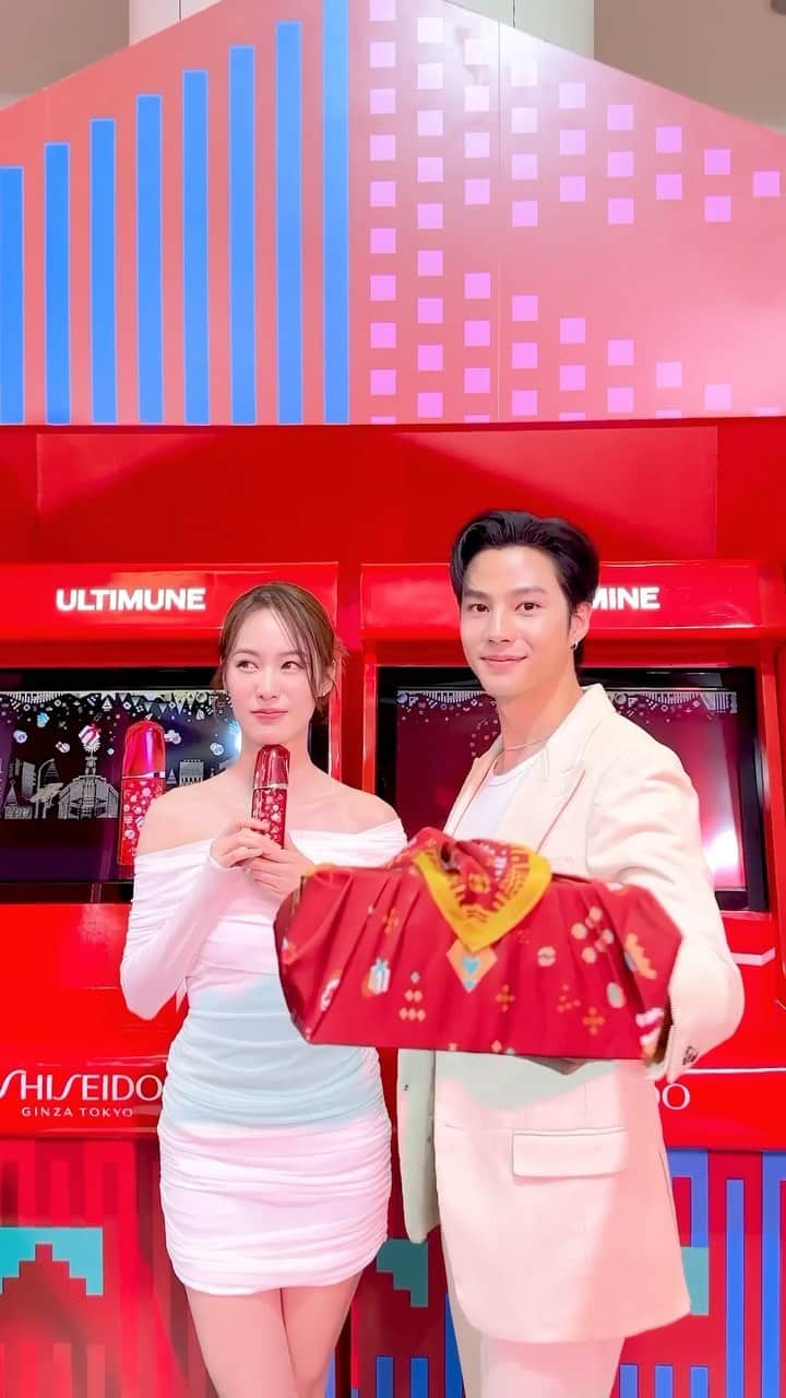 PIMTHAのインスタグラム：「It’s our turn to play!!   เดินเล่น ถ่ายรูป เล่นเกม ที่ Ginza ในบรรยากาศสุด festive ที่งาน Holiday ปีนี้ของ @shiseido  #PlayforJoyPlayforBeauty 🤩🎁♥️   2-8 Nov 2023  at Hall of fame , Siam Paragon  #PlayforJoyPlayforBeauty  #ShiseidoThailand」