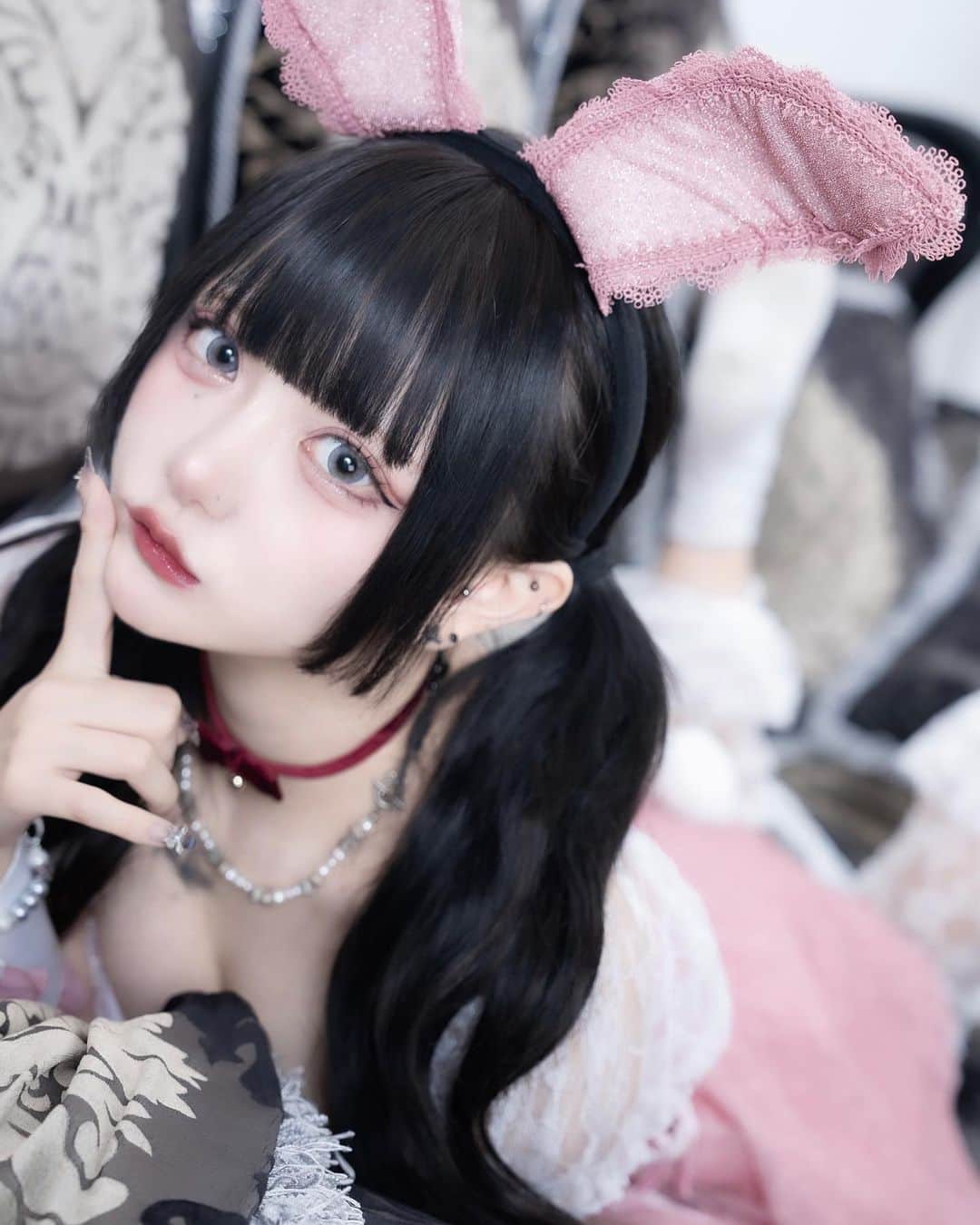 猫宮まつりのインスタグラム：「実は今 もう黒髪ではないのですが」