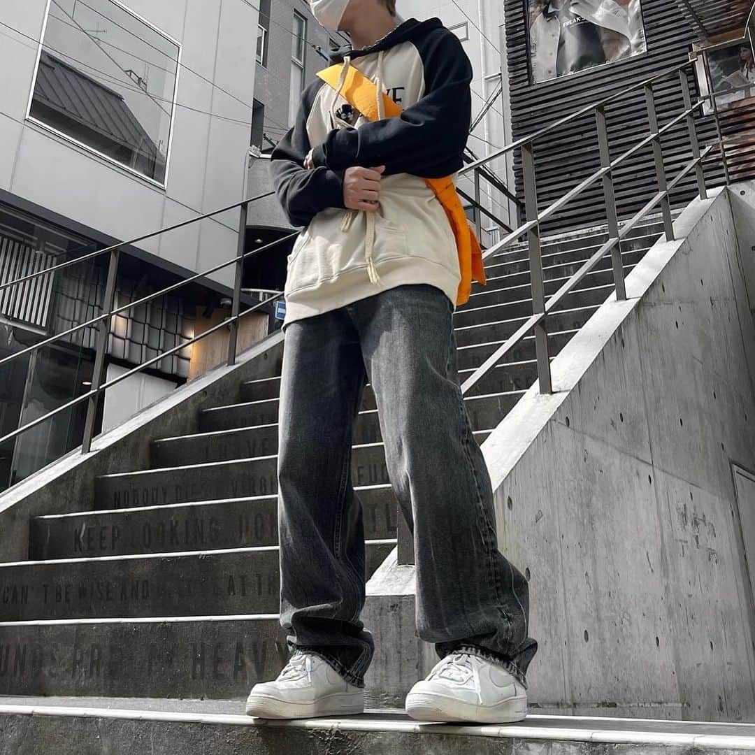 RINKAN渋谷店のインスタグラム：「. 《 LOEWE 》  MODEL : となりのトトロ×LOEWE  SIZE :  M ⁡ －－－－－－－－－－ー－－－－－－－－－－－－－－  商品の詳細につきましてはDM、又はお電話にてお問い合わせ下さい。 ⁡ DMやお電話からの郵送販売も可能です。 ⁡ ショッピングローンなど各種お支払い方法もご用意しておりますのでご相談下さい。 ⁡ International shipping is available. Please contact us though DM. ⁡ ⁡ 〈RINKAN SHIBUYA〉 TEL：03-5458-3050 LINE ID：@283swjhf」