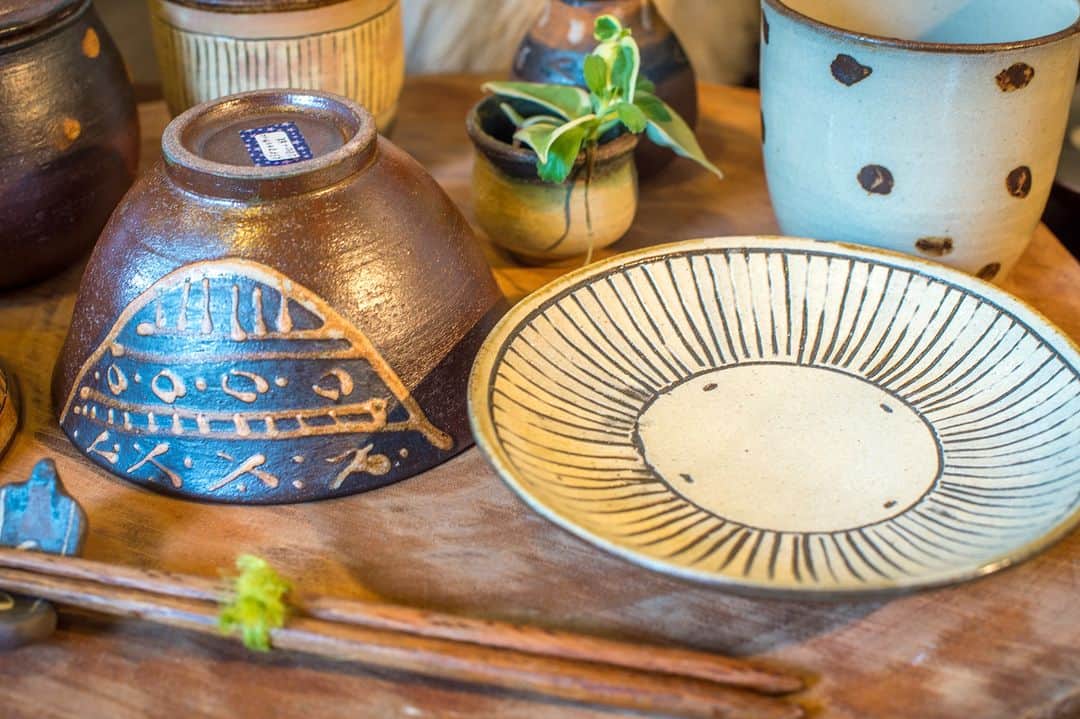 Be.okinawaさんのインスタグラム写真 - (Be.okinawaInstagram)「Tsuboya Yachimun Street Festival celebrates Yachimun (pottery🏺 in Okinawan), an art that plays a significant role in Okinawa’s culture. At the festival, look out for Yachimun in different designs from various pottery makers around Okinawa that came to participate!    At the same time, the Tsuboya Pottery Museum, the only museum that specializes in pottery in Okinawa, will host a special exhibition with the theme Earthenware to celebrate its 25th anniversary. The exhibition will showcase earthenware discovered in Okinawa, the works of modern artists, and the influence earthenware has had on modern times.   #japan #okinawa #visitokinawa #okinawajapan #discoverjapan #japantravel #okinawaculture #okinawatradition #okinawapottery #yachimun #okinawacraft #pottery」11月3日 20時00分 - visitokinawajapan