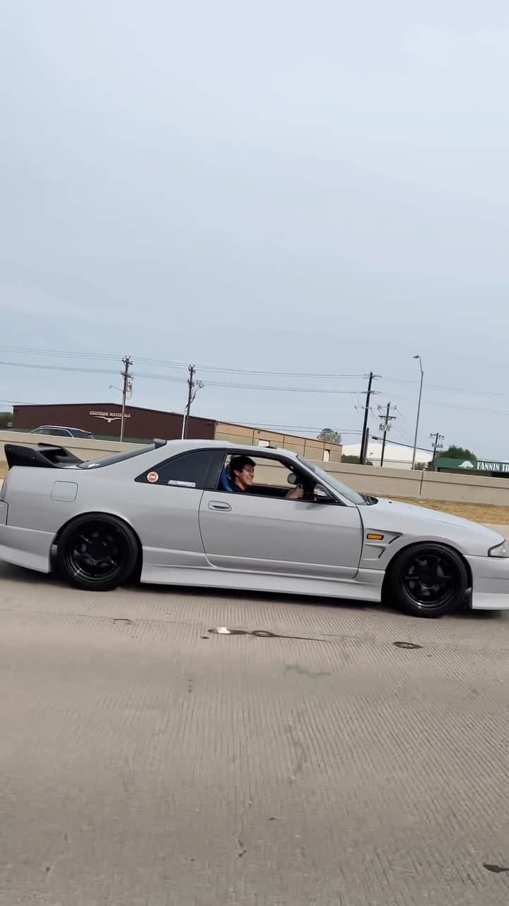 スティーブのインスタグラム：「The Kid and his skyline  あっちゃんとスカイライン」