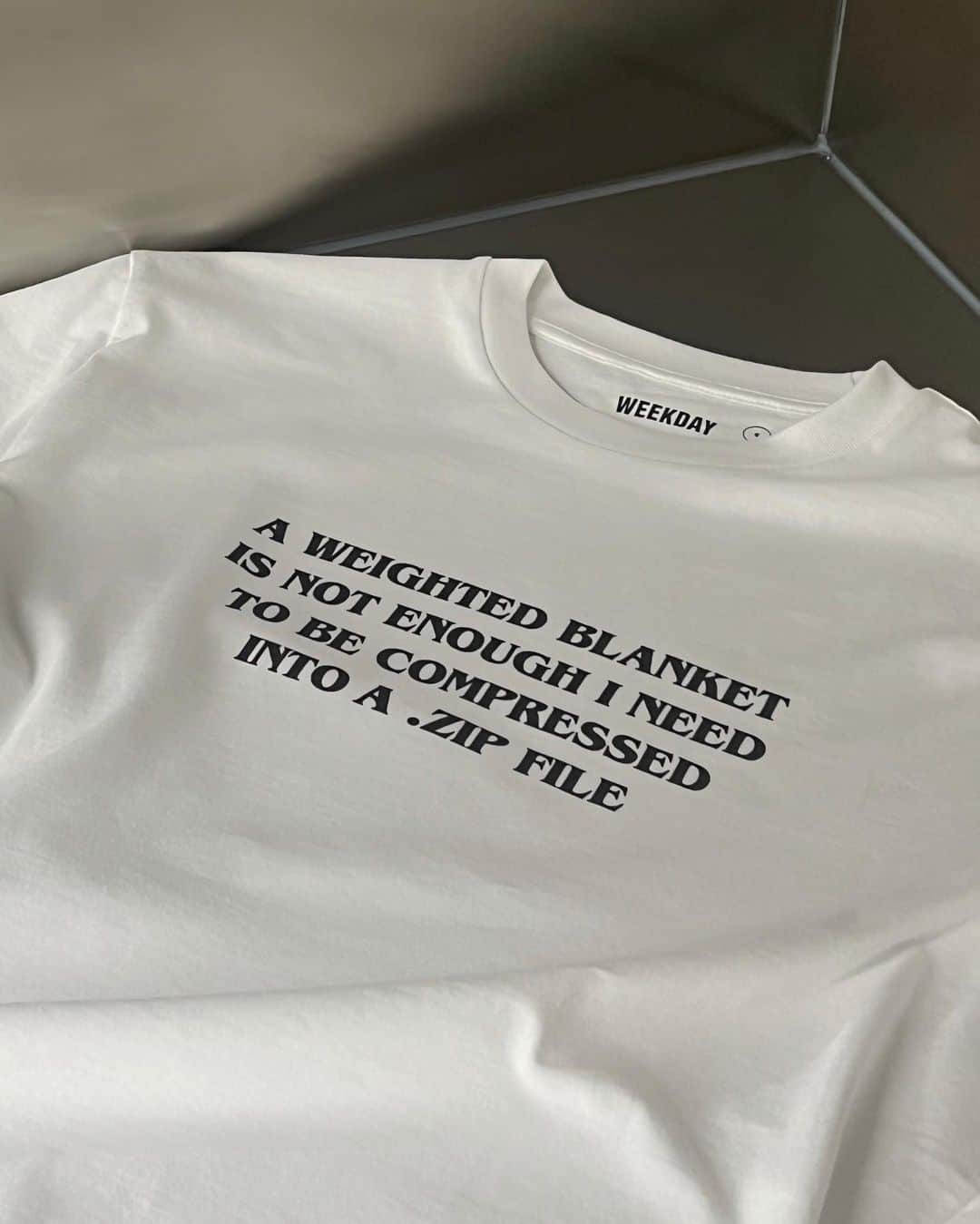 ウィークデイのインスタグラム：「ZEITGEIST WEEK 44 - Zip me right up  Our Zeitgeist t-shirts are available at https://www.weekday.com/en/zeitgeist.html, and are printed on demand. #weekdayzeitgeist」