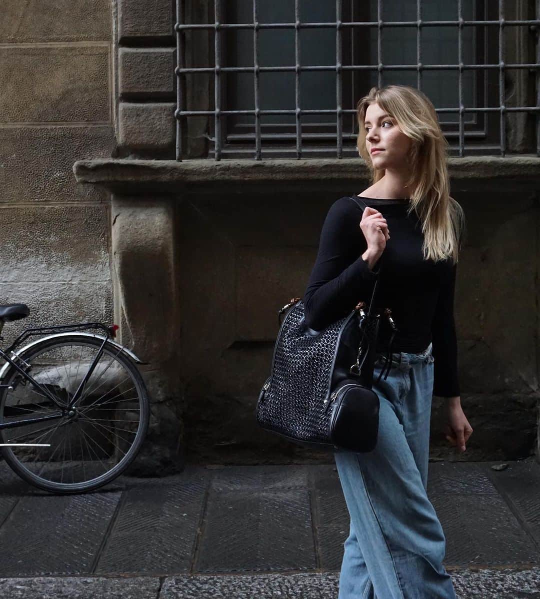 コルトモルテドのインスタグラム：「She just rolled up to Rome 🕶️🖤 Limited Rerelease of Priscilla Bentota Black, available instore in Rome and Online - grab her before she’s gone 🖤」
