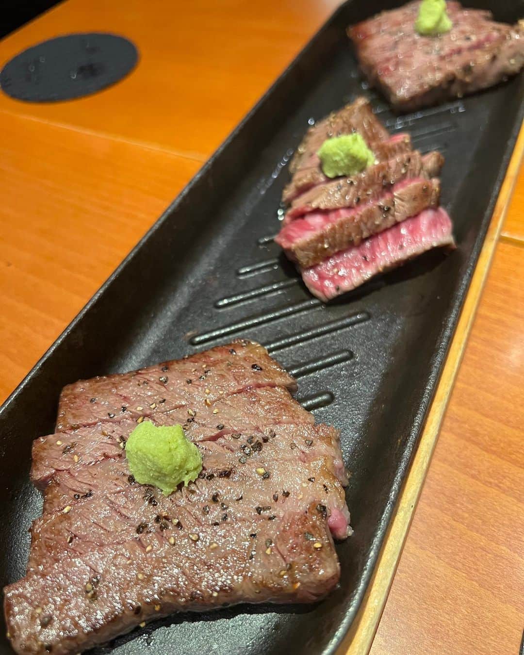 開高明日香のインスタグラム：「読売テレビのお二方とお食事。 大好きな美男美女に囲まれて、ニヤニヤなわたし。  プライベートでお会いするのは初めてで。。。 私の好きをリサーチして決めてくれた素敵なお店で、ゆったりお話出来る席まで指定して予約してくださったり、嬉しかった。  お二人の愛をたくさん感じた時間。  幸せな時間🩷  たくさん色んなお話して、いっぱい笑った日🫧  #お喋り夢中で #ほとんどお料理写真忘れました😅」
