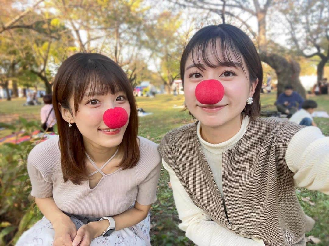 白木愛奈さんのインスタグラム写真 - (白木愛奈Instagram)「ちょうどお休みが重なり、後輩の笹村と昨日からはじまった大道芸ワールドカップに行ってきました〜😊  30回目を記念する大会で、今年は100万人以上の人出を見込んでいます。静岡の街は見たことないくらいの人で溢れていて、大道芸のパワーを感じました！✨️ 市民クラウンの方とも写真を撮って頂き🤡  取材中の栗田ちゃんとも会えましたよ〜😆  あす、朝9:30からのとびっきり！しずおかでもその様子、たっぷりとお伝えします！ 私は現場からの中継を担当します(*^^*) 是非ご覧ください。  #大道芸ワールドカップin静岡  #大道芸」11月3日 20時08分 - shiraki_mana