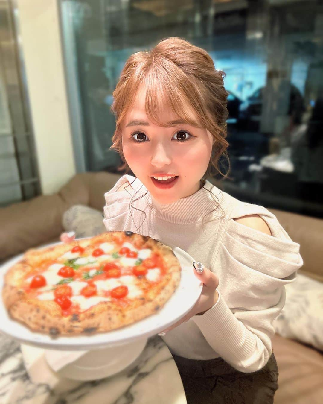 ちひろさんのインスタグラム写真 - (ちひろInstagram)「. . . ピザ🍕大好きっ☺️ . . .」11月4日 21時00分 - chipipi_uspi