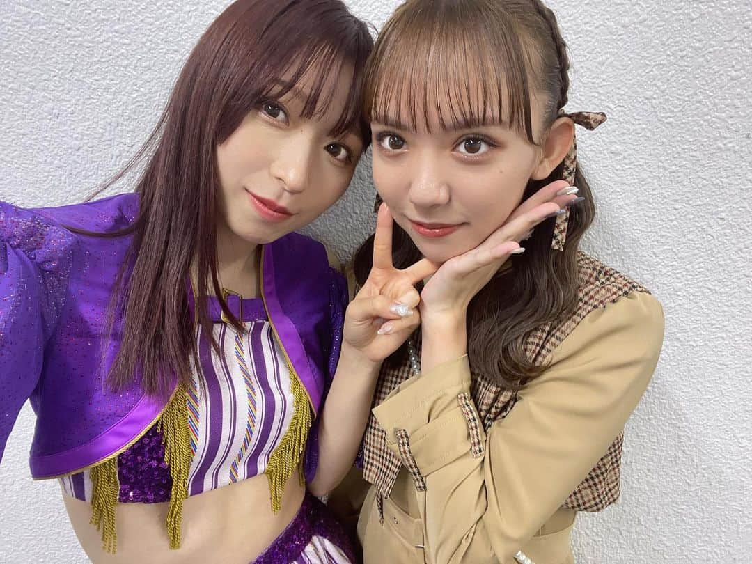 大黒柚姫さんのインスタグラム写真 - (大黒柚姫Instagram)「＊ #ukka ちゃん あやめちゃん気づいたら隣にいて面白すぎた🤣 それ9向かい合わせで踊れたのも思い出だし 怪盗少女でケチャできたのも思い出📷💭💓 次回の柚姫の部屋はあやめちゃんゲストだから楽しみだ！！ その前に明日の生誕祭頑張ってね💕︎  あとケータリングに行ったらもあちゃんとあやめちゃんが居て 招き入れてくれたの嬉しかった︎‪🫶🏻❤️‍🔥 もあちゃんはあやめちゃんが何言っても笑っててしかも全肯定で いい子だなあ🥺って改めて思った( ¨̮ )♡♡ こんなにゆっくりお話したのも初めてだったからとっても楽しい一時でした✌︎ ʘ̅͜ʘ̅ 前髪あるもあちゃんも可愛いけど前髪ないもあちゃんが好きすぎて... 可愛かった🩷🩷🩷  また一緒にご飯食べよーね՞ ⸝⸝> ̫ <⸝⸝ ՞  #ukka #芹澤もあ ちゃん #川瀬あやめ ちゃん #スタプラフェス#スタプラ#アイドル#idol」11月3日 20時13分 - yuzuki_oguro_official