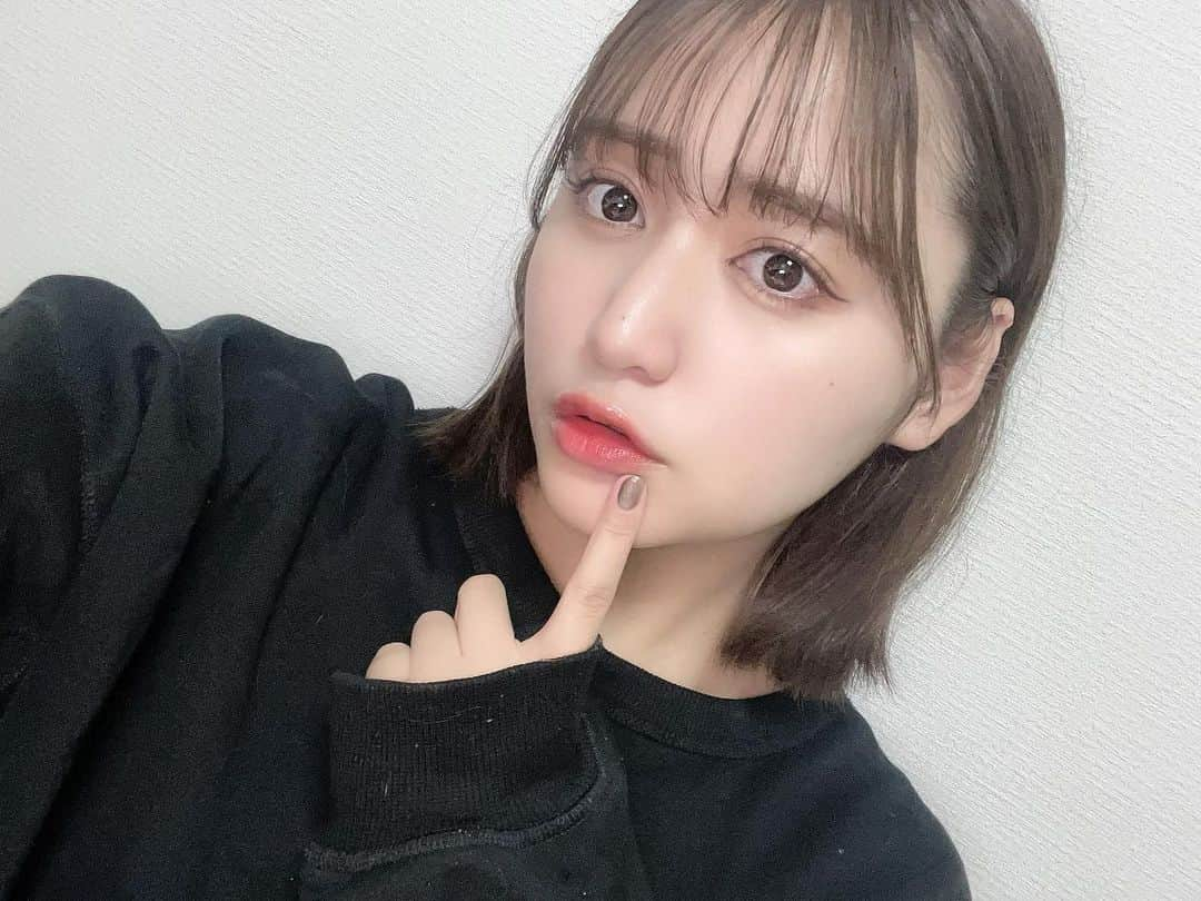 池田メルダのインスタグラム：「今日はほんのりメイク濃いめにしてみました！ どうですか💄  服の毛玉すごいのは気にしないでね、、、🙃  .  .  .  #アイドル #idol#japaneseidol#Indonesia#half #gravure#インスタグラビア#グラビア#照片#可愛的#彼女感#偶像#セルフィー#自撮り#japanesegirl #fashion #selfie #model #gravure #sexy #beauty #portrait #自拍 #时装 #模特 #粉我 #셀카 #좋아요 #팔로우」